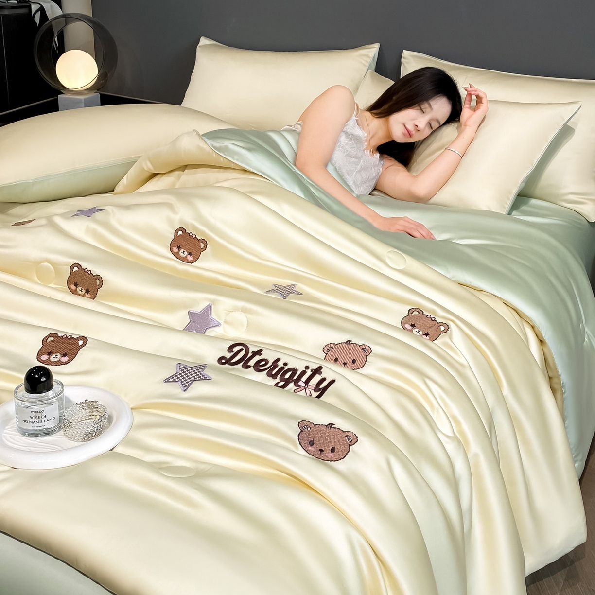 91家纺网 家纺一手货源 找家纺 云棉坊 2026新款水洗冰丝夏被-满绣系列 梦幻熊-奶黄绿