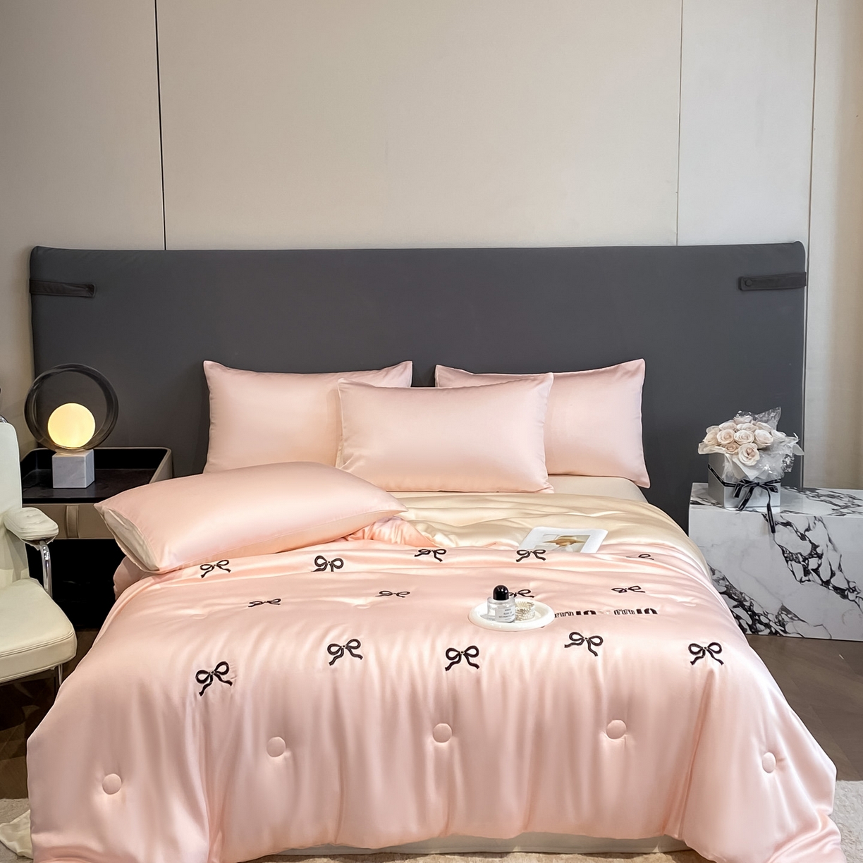 91家纺网 家纺一手货源 找家纺 云棉坊 2026新款水洗冰丝夏被-满绣系列 蝴蝶结-粉香槟