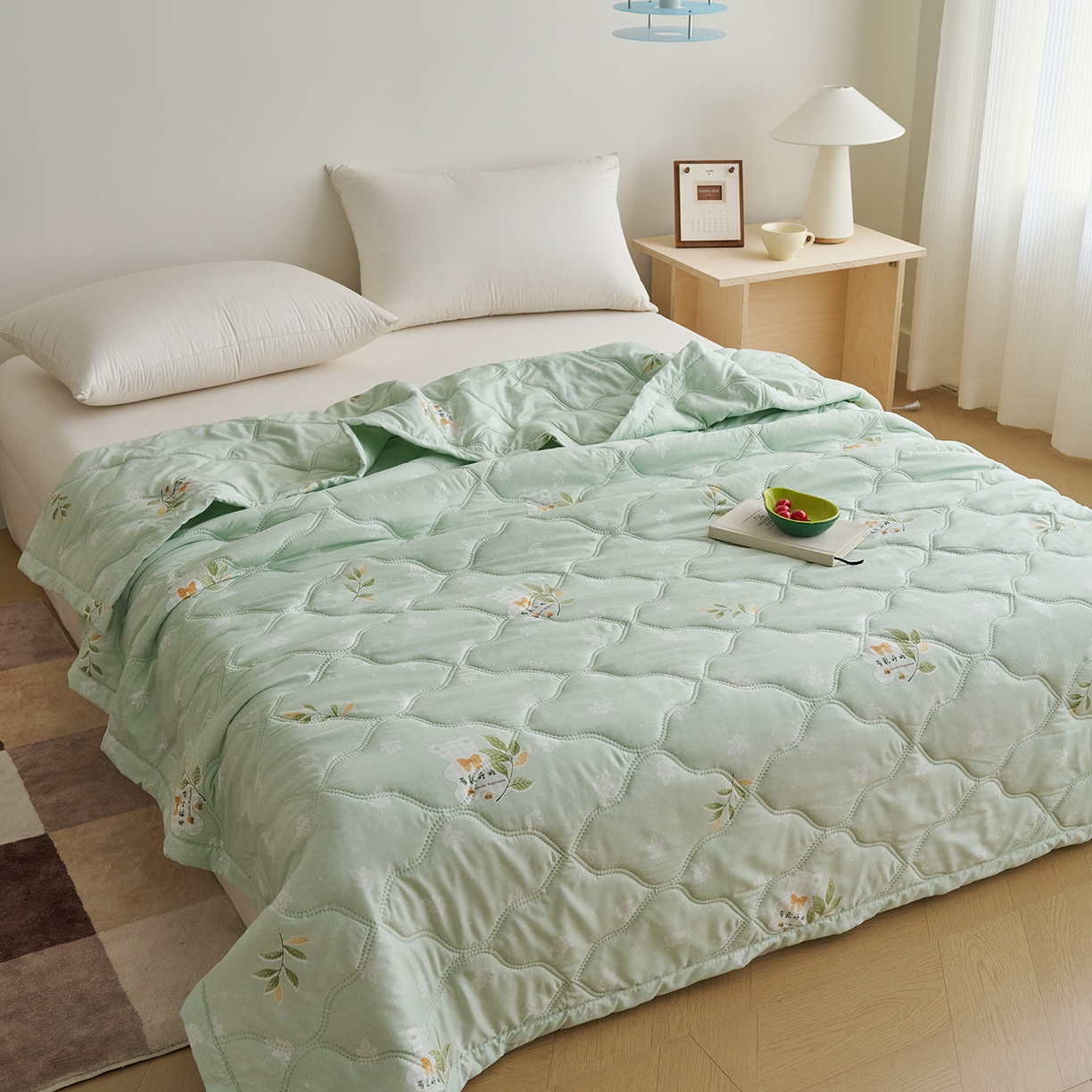 91家纺网 家纺一手货源 找家纺 悦织湾家纺 2026新款超声波夏被亲肤绒夏凉被芦荟棉夏季被子批发供货赠品礼品被便宜夏被空调被 绿园春