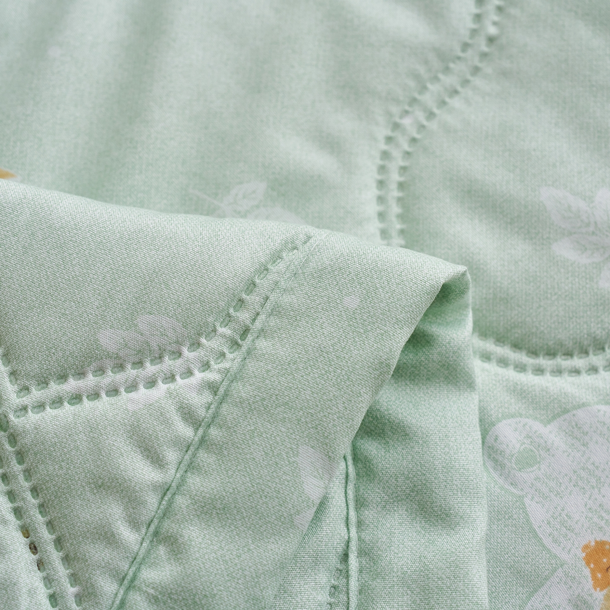 91家纺网 家纺一手货源 找家纺 悦织湾家纺 2026新款超声波夏被亲肤绒夏凉被芦荟棉夏季被子批发供货赠品礼品被便宜夏被空调被 绿园春