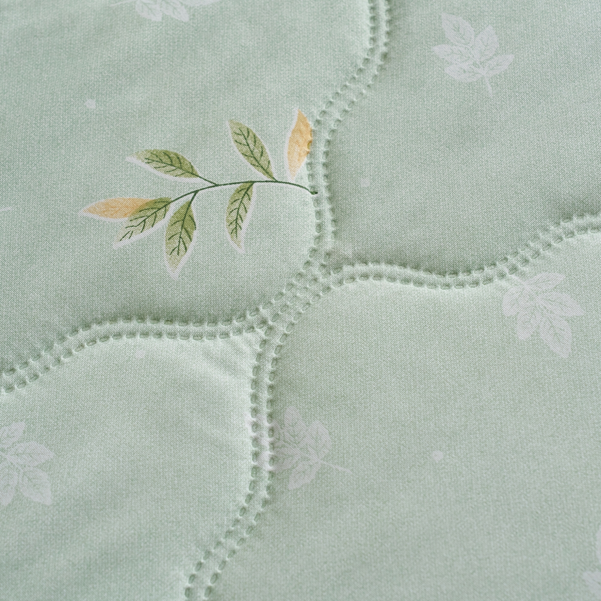 91家纺网 家纺一手货源 找家纺 悦织湾家纺 2026新款超声波夏被亲肤绒夏凉被芦荟棉夏季被子批发供货赠品礼品被便宜夏被空调被 绿园春