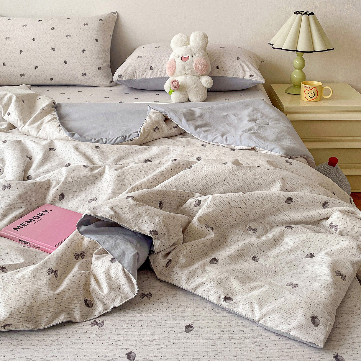 91家纺网 家纺一手货源 找家纺 纽缦家纺 2026春夏新款A类古法水洗棉夏被夏凉被空调被 初春灰