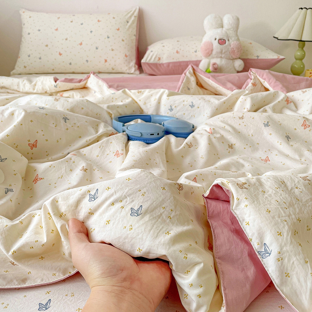 91家纺网 家纺一手货源 找家纺 纽缦家纺 2026春夏新款A类古法水洗棉夏被夏凉被空调被 彩蝶红