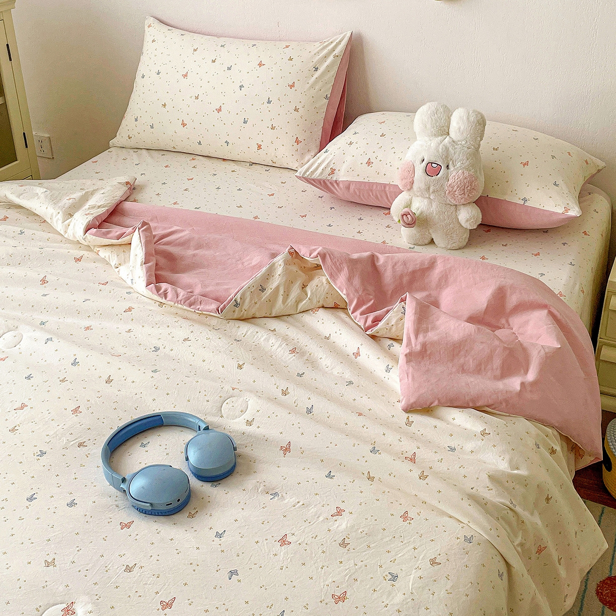 91家纺网 家纺一手货源 找家纺 纽缦家纺 2026春夏新款A类古法水洗棉夏被夏凉被空调被 彩蝶红