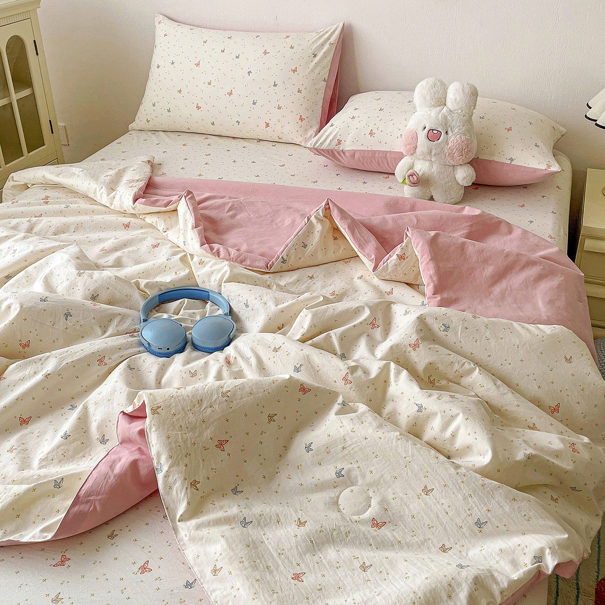 91家纺网 家纺一手货源 找家纺 纽缦家纺 2026春夏新款A类古法水洗棉夏被夏凉被空调被 彩蝶红