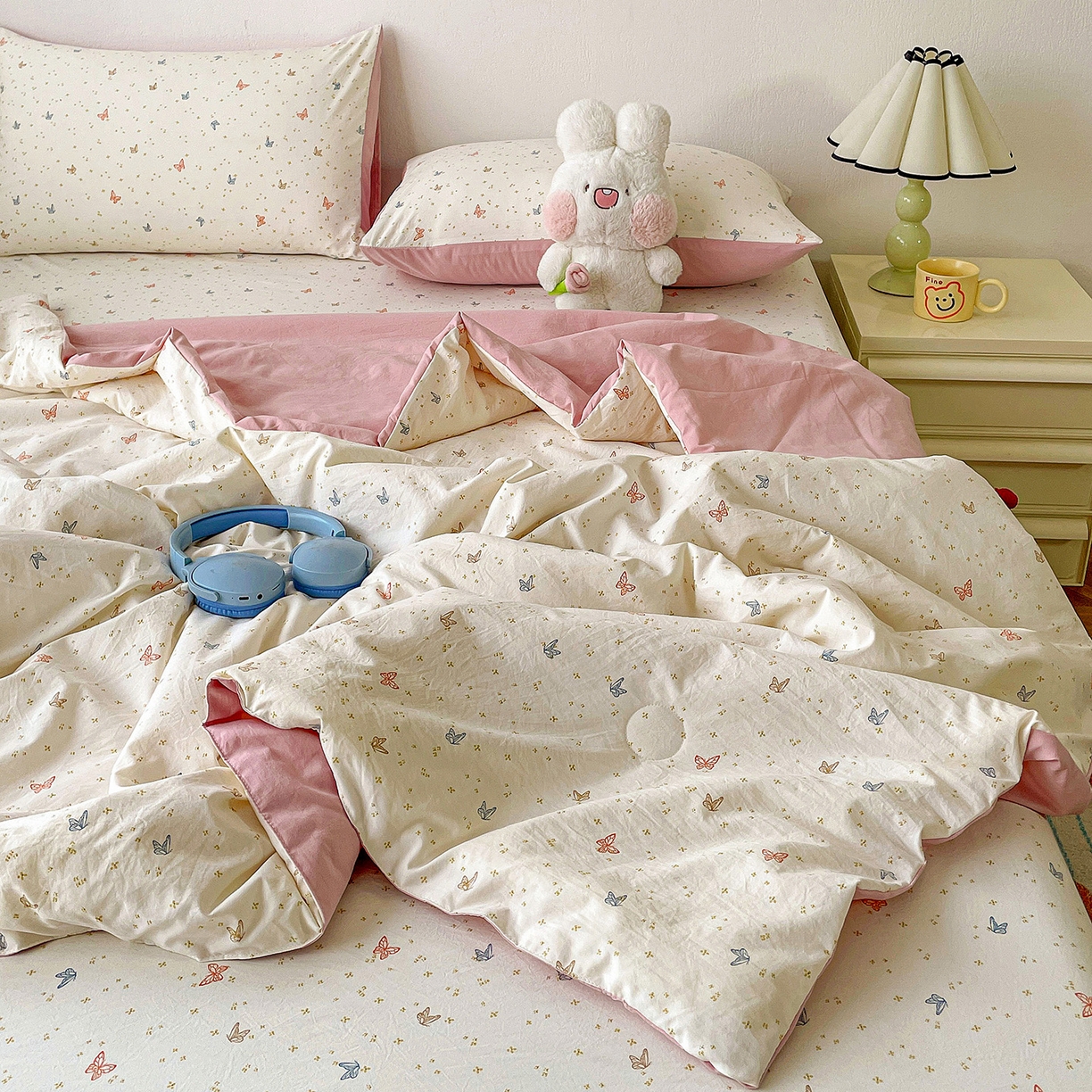 91家纺网 家纺一手货源 找家纺 纽缦家纺 2026春夏新款A类古法水洗棉夏被夏凉被空调被 彩蝶红