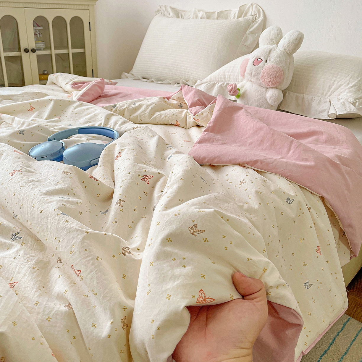 91家纺网 家纺一手货源 找家纺 纽缦家纺 2026春夏新款A类古法水洗棉夏被夏凉被空调被 彩蝶红