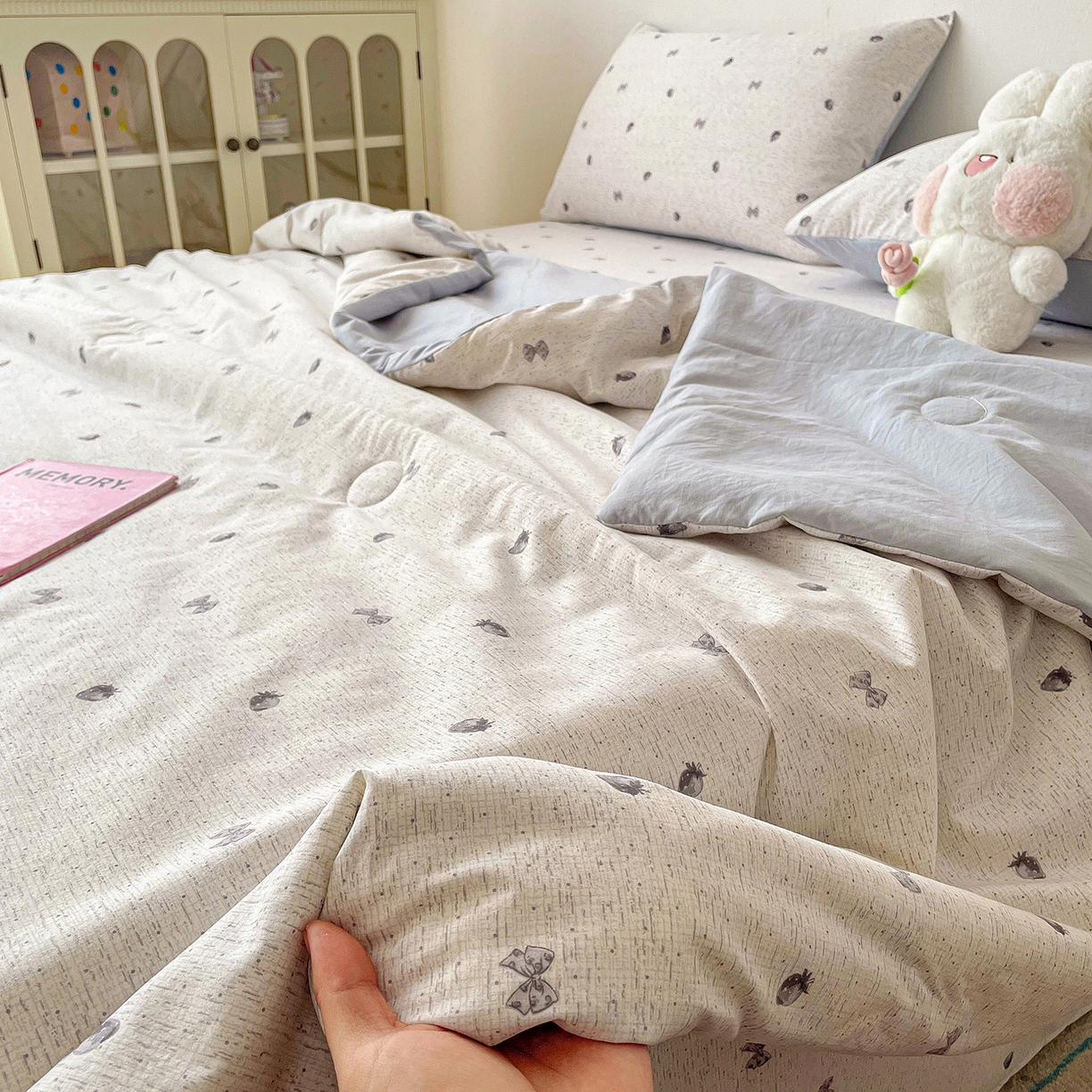 91家纺网 家纺一手货源 找家纺 纽缦家纺 2026春夏新款A类古法水洗棉夏被夏凉被空调被 初春灰