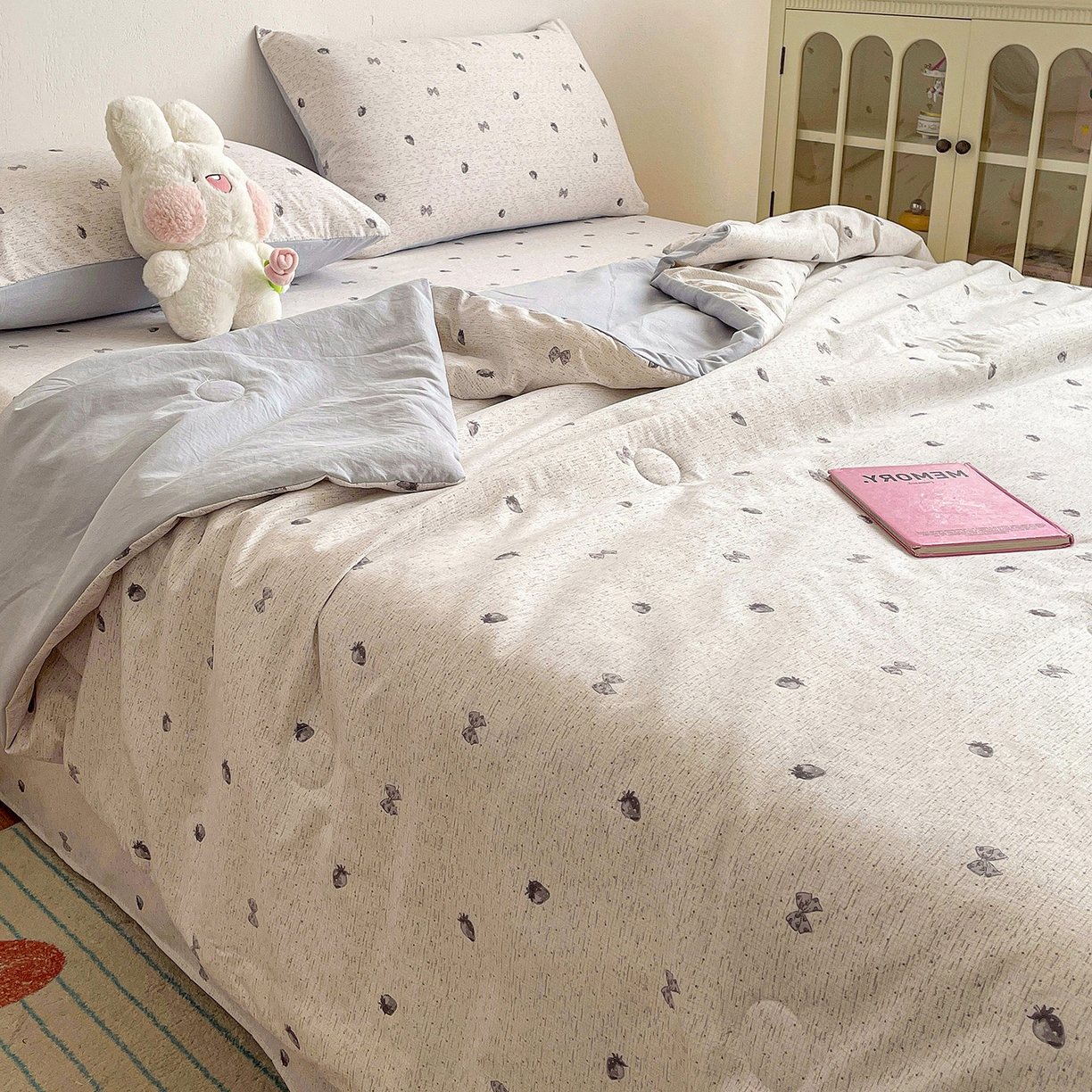 91家纺网 家纺一手货源 找家纺 纽缦家纺 2026春夏新款A类古法水洗棉夏被夏凉被空调被 初春灰