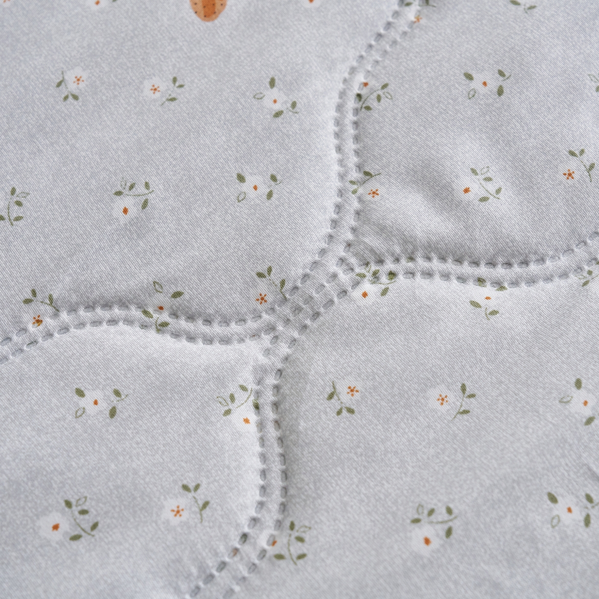 91家纺网 家纺一手货源 找家纺 悦织湾家纺 2026新款超声波夏被亲肤绒夏凉被芦荟棉夏季被子批发供货赠品礼品被便宜夏被空调被 绅士熊