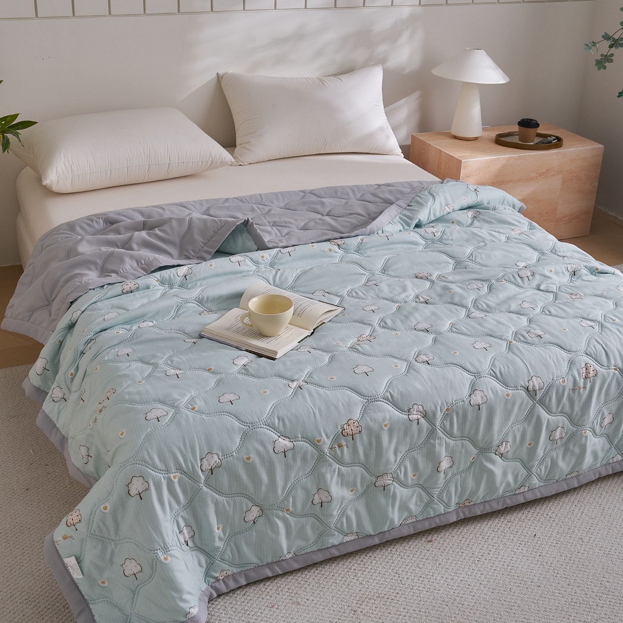 91家纺网 家纺一手货源 找家纺 悦织湾家纺 2026新款超声波夏被亲肤绒夏凉被芦荟棉夏季被子批发供货赠品礼品被便宜夏被空调被 夏日庄园