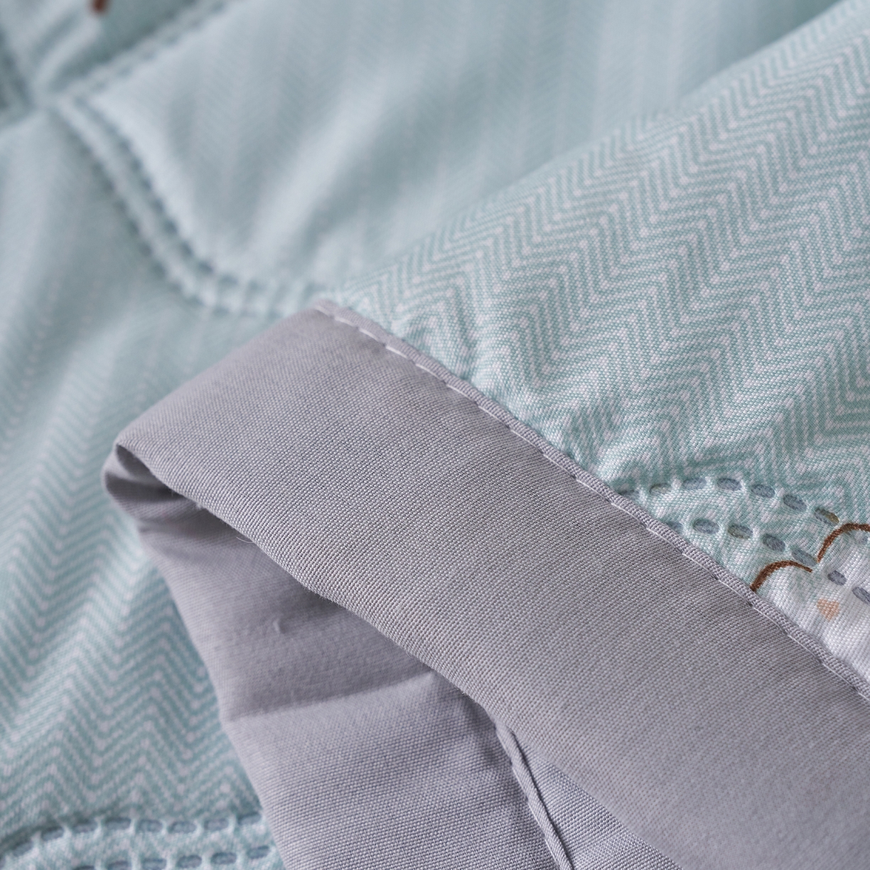 91家纺网 家纺一手货源 找家纺 悦织湾家纺 2026新款超声波夏被亲肤绒夏凉被芦荟棉夏季被子批发供货赠品礼品被便宜夏被空调被 夏日庄园