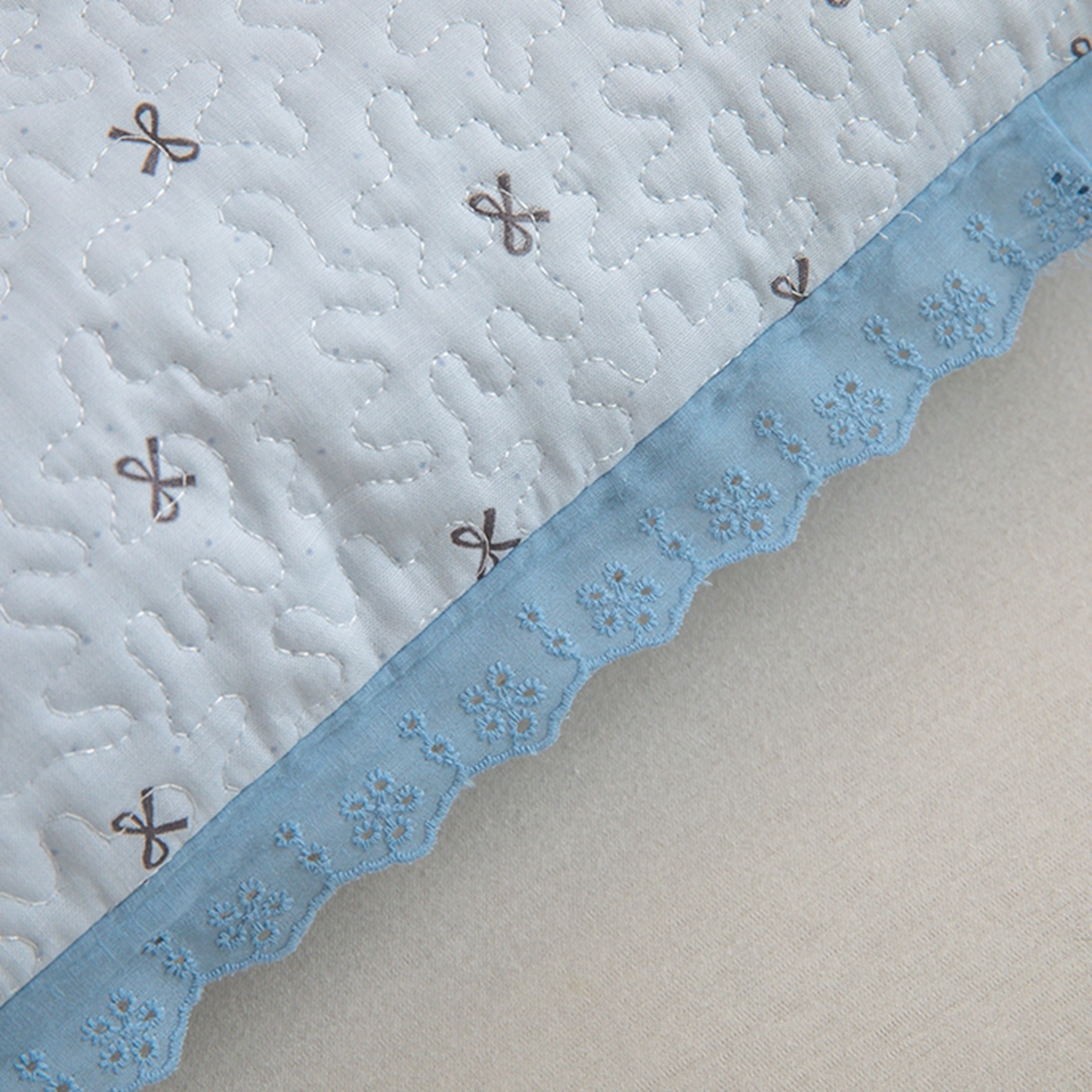 91家纺网 家纺一手货源 找家纺 枕之坊 2026新款绗缝花边荞麦枕枕头枕芯 纤绣花边-蓝色