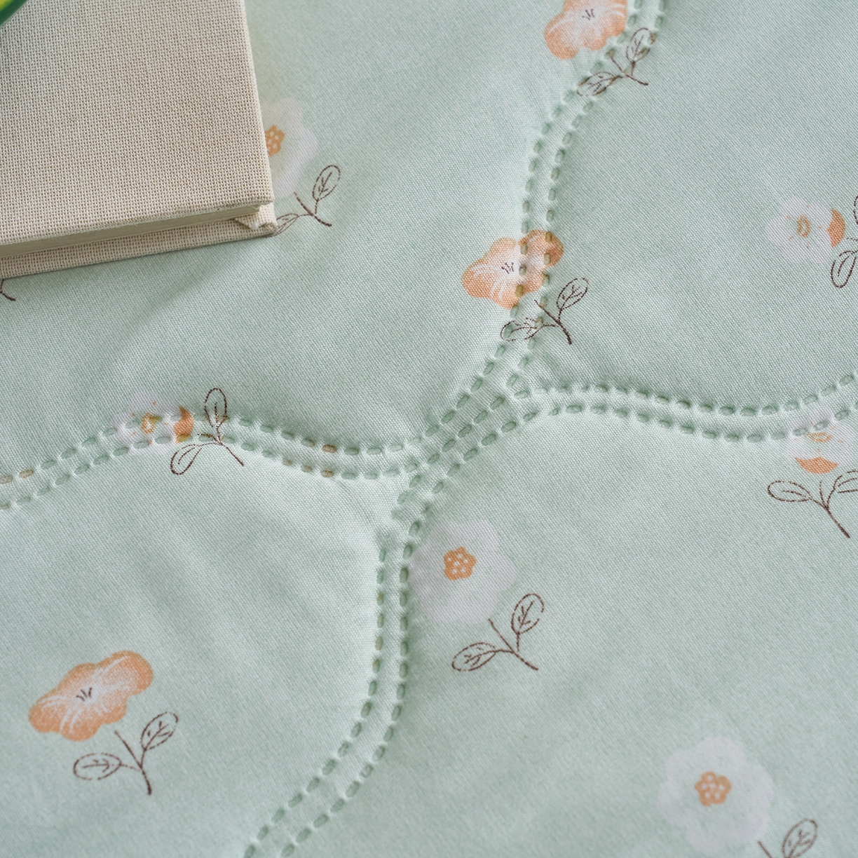 91家纺网 家纺一手货源 找家纺 悦织湾家纺 2026新款超声波夏被亲肤绒夏凉被芦荟棉夏季被子批发供货赠品礼品被便宜夏被空调被 仙踪