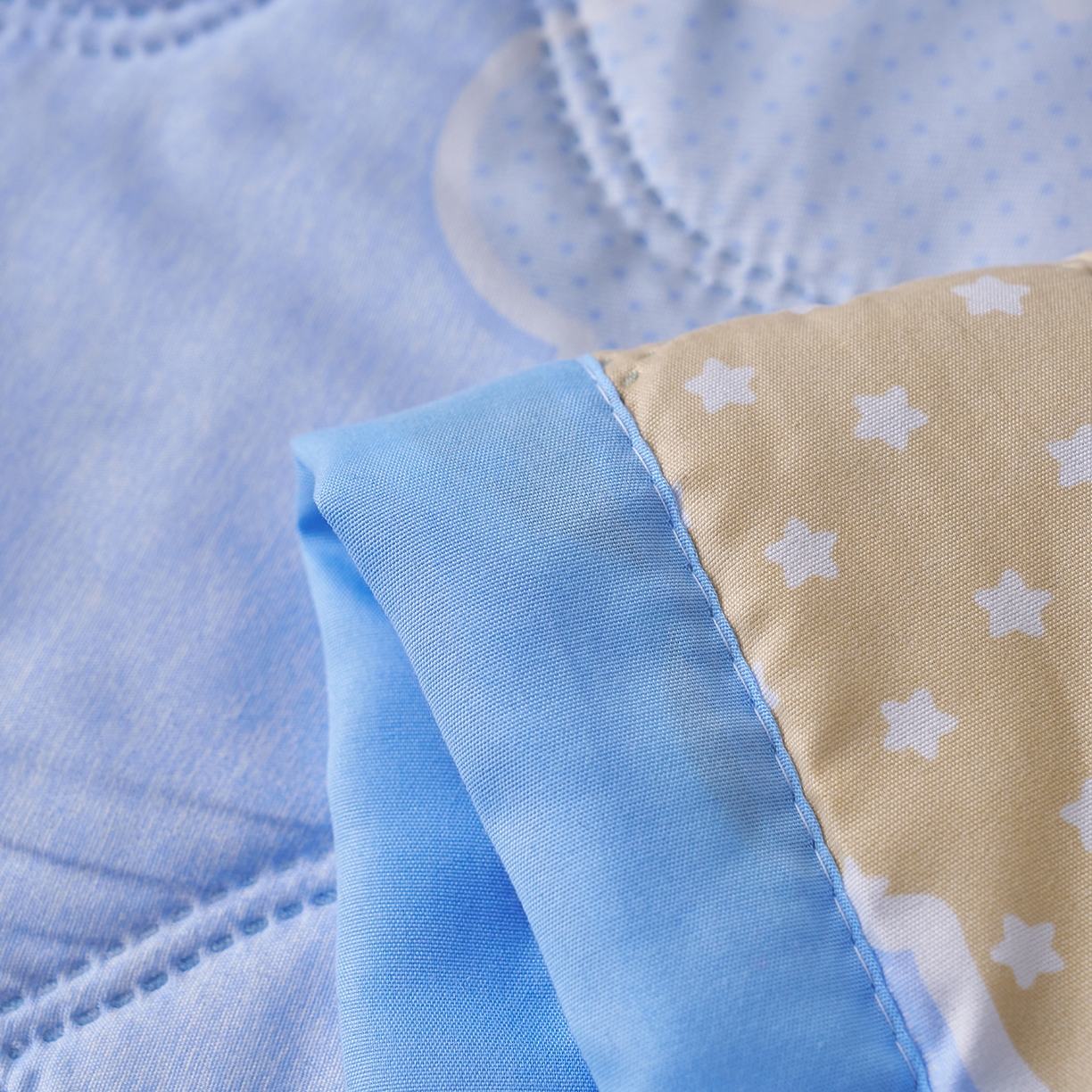 91家纺网 家纺一手货源 找家纺 悦织湾家纺 2026新款超声波夏被亲肤绒夏凉被芦荟棉夏季被子批发供货赠品礼品被便宜夏被空调被 序曲恋