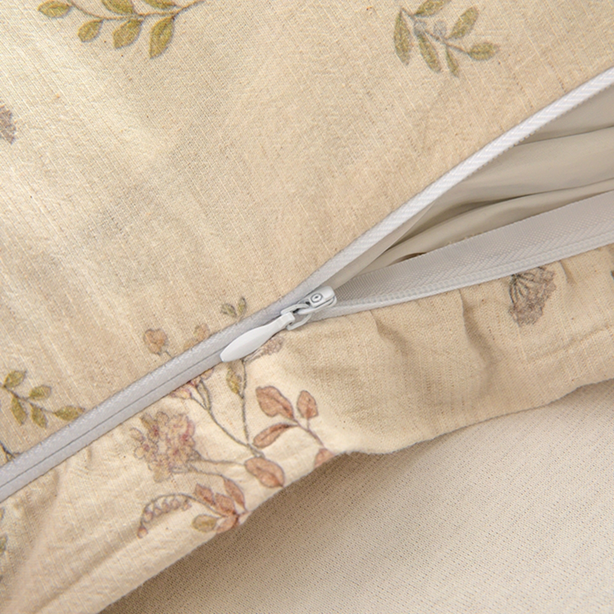 91家纺网 家纺一手货源 找家纺 枕之坊 2026新款棉麻月牙荞麦枕枕头枕芯 棉麻月牙-林间花语