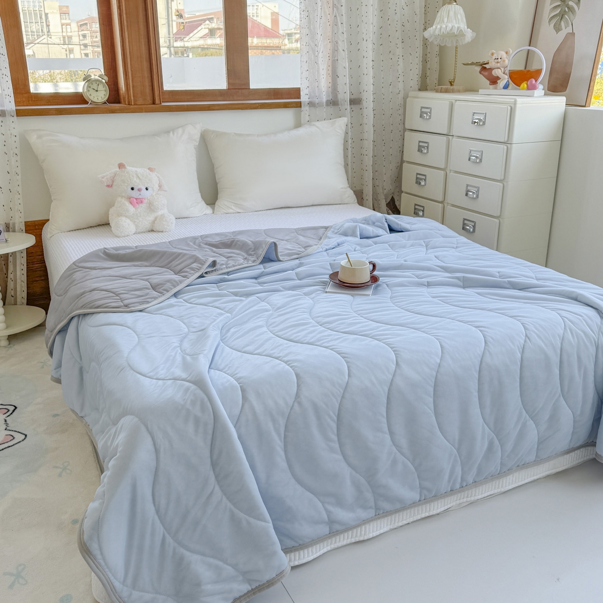 91家纺网 家纺一手货源 找家纺 默忆 2026春夏新款绗缝冰激凌凉感丝夏被夏凉被空调被 孔雀蓝