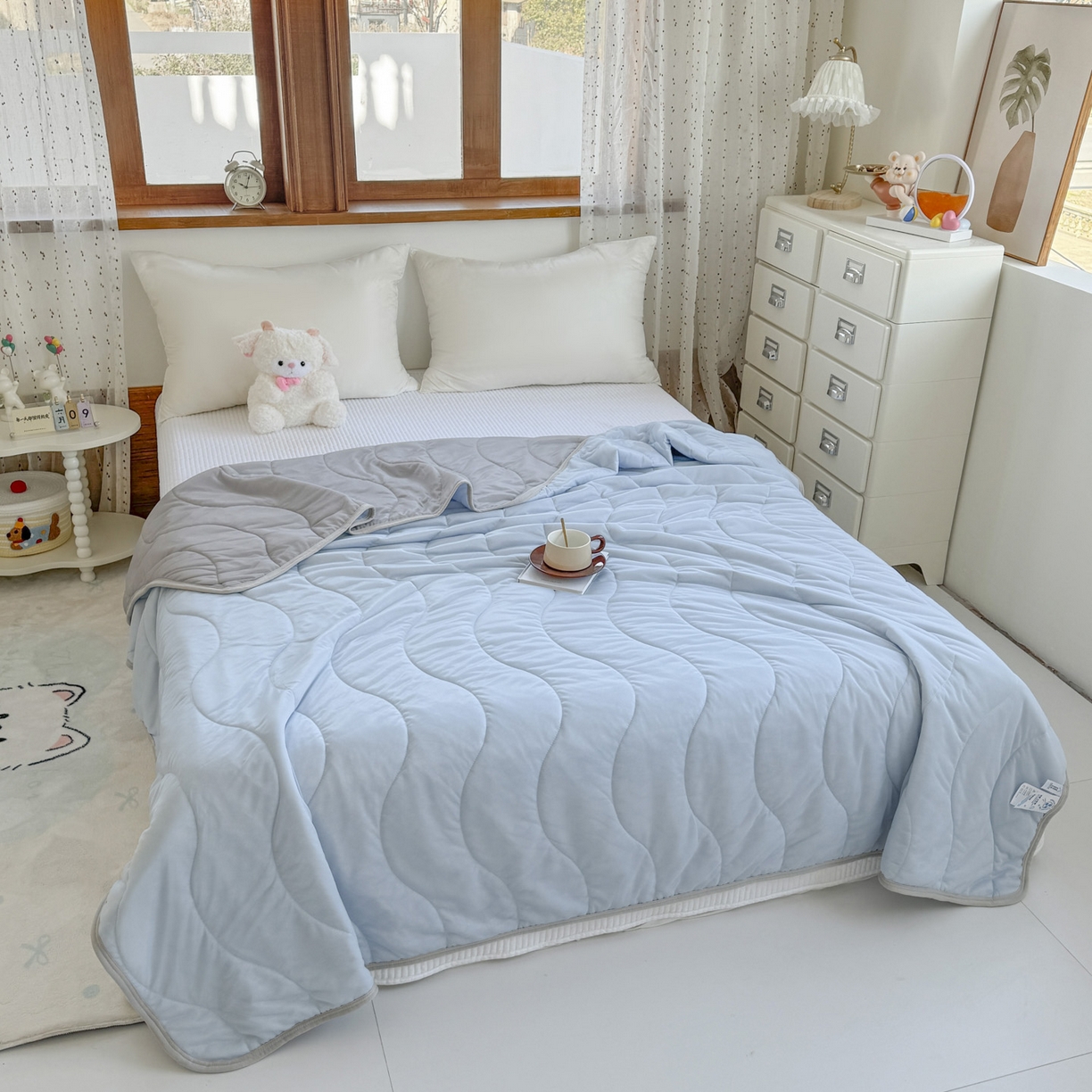 91家纺网 家纺一手货源 找家纺 默忆 2026春夏新款绗缝冰激凌凉感丝夏被夏凉被空调被 孔雀蓝