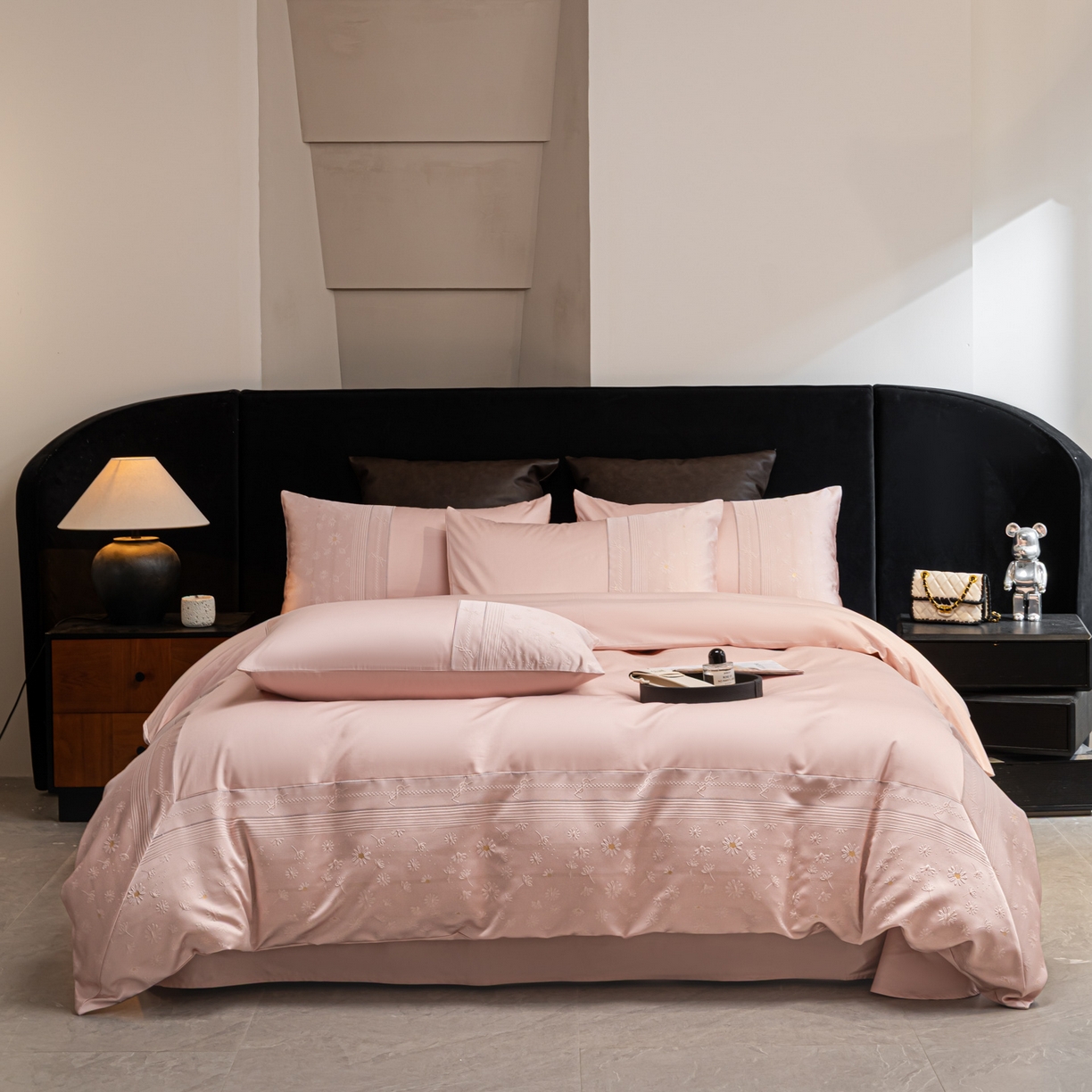 91家纺网 家纺一手货源 找家纺 女子家纺 2026春夏新款全棉纯棉刺绣拼角四件套-缦悦系列 缦悦-嫩粉色