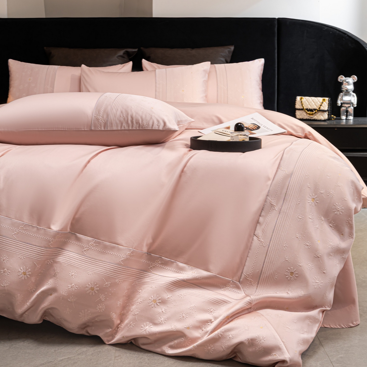 91家纺网 家纺一手货源 找家纺 女子家纺 2026春夏新款全棉纯棉刺绣拼角四件套-缦悦系列 缦悦-嫩粉色