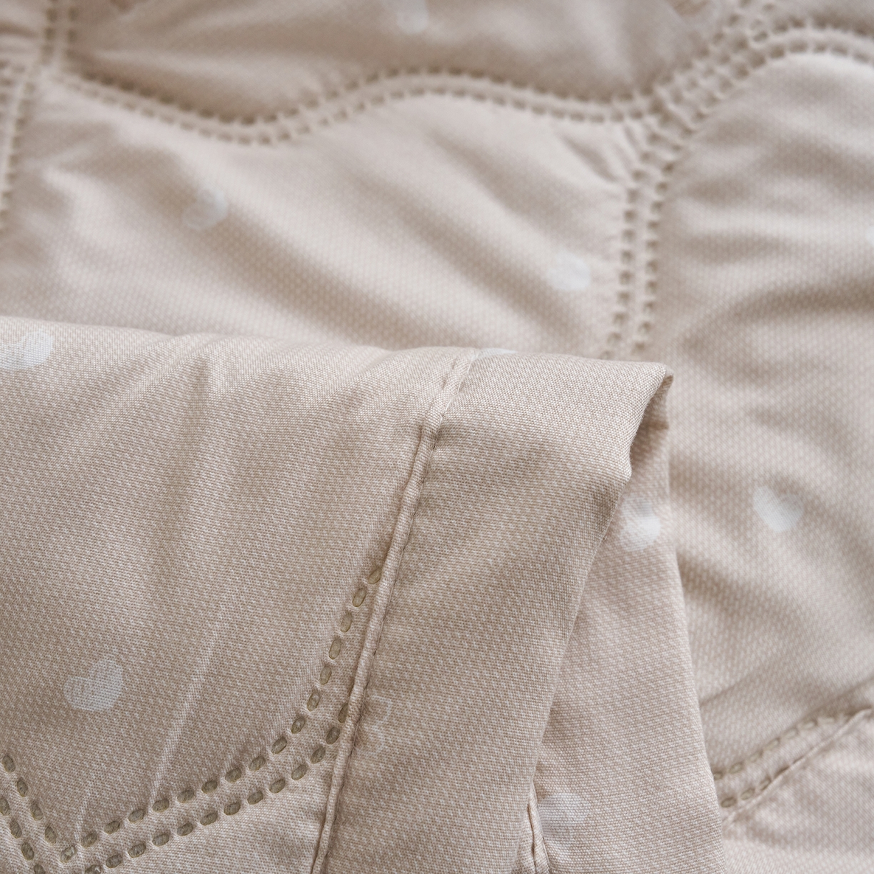 91家纺网 家纺一手货源 找家纺 悦织湾家纺 2026新款超声波夏被亲肤绒夏凉被芦荟棉夏季被子批发供货赠品礼品被便宜夏被空调被 摇摇马