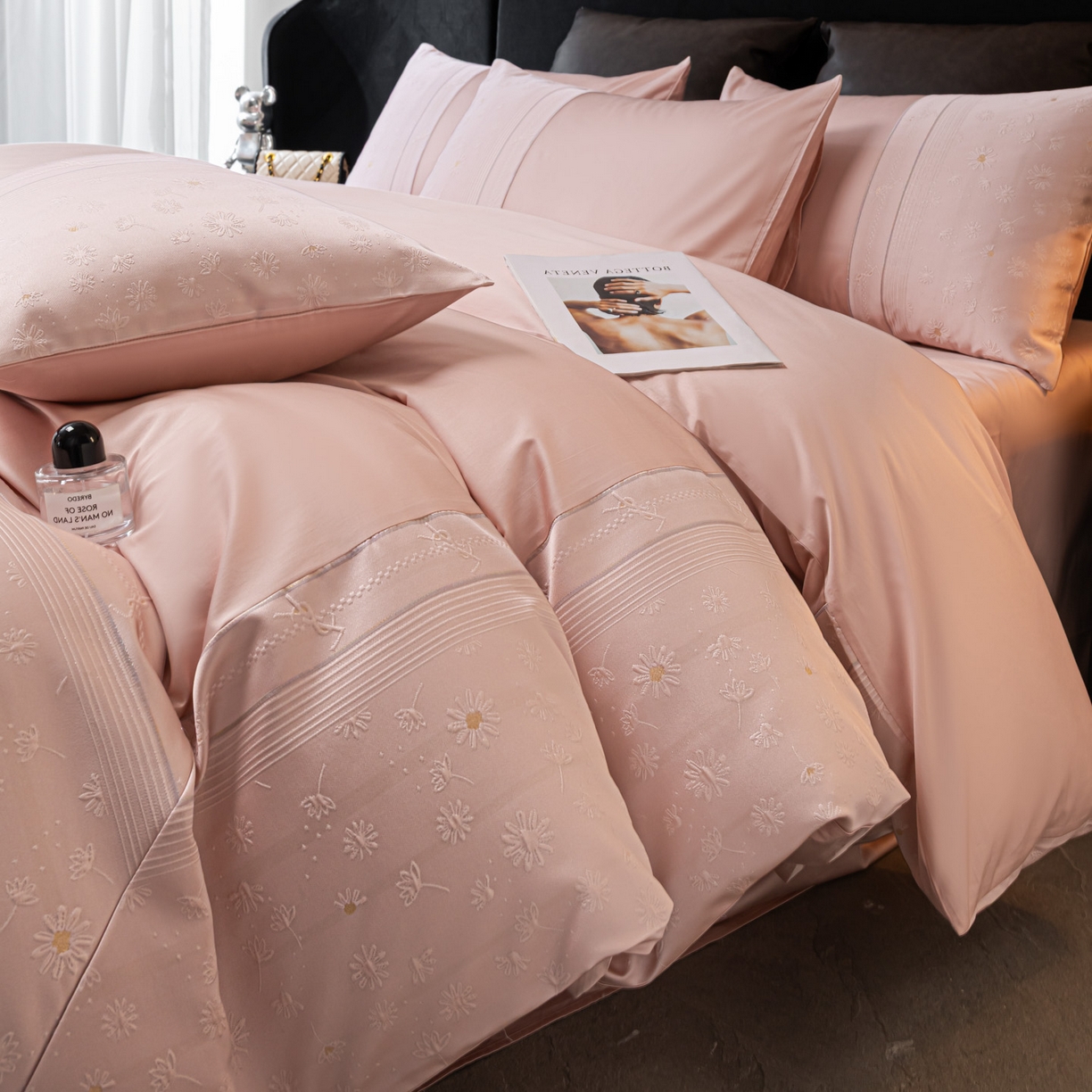 91家纺网 家纺一手货源 找家纺 女子家纺 2026春夏新款全棉纯棉刺绣拼角四件套-缦悦系列 缦悦-嫩粉色