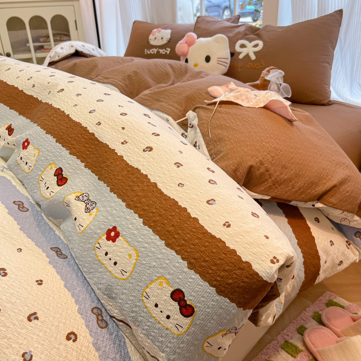 91家纺网 家纺一手货源 找家纺 韩巢家纺 2026新款泡芙纱费尔岛毛巾绣四件套 可可小猫条-毛巾绣