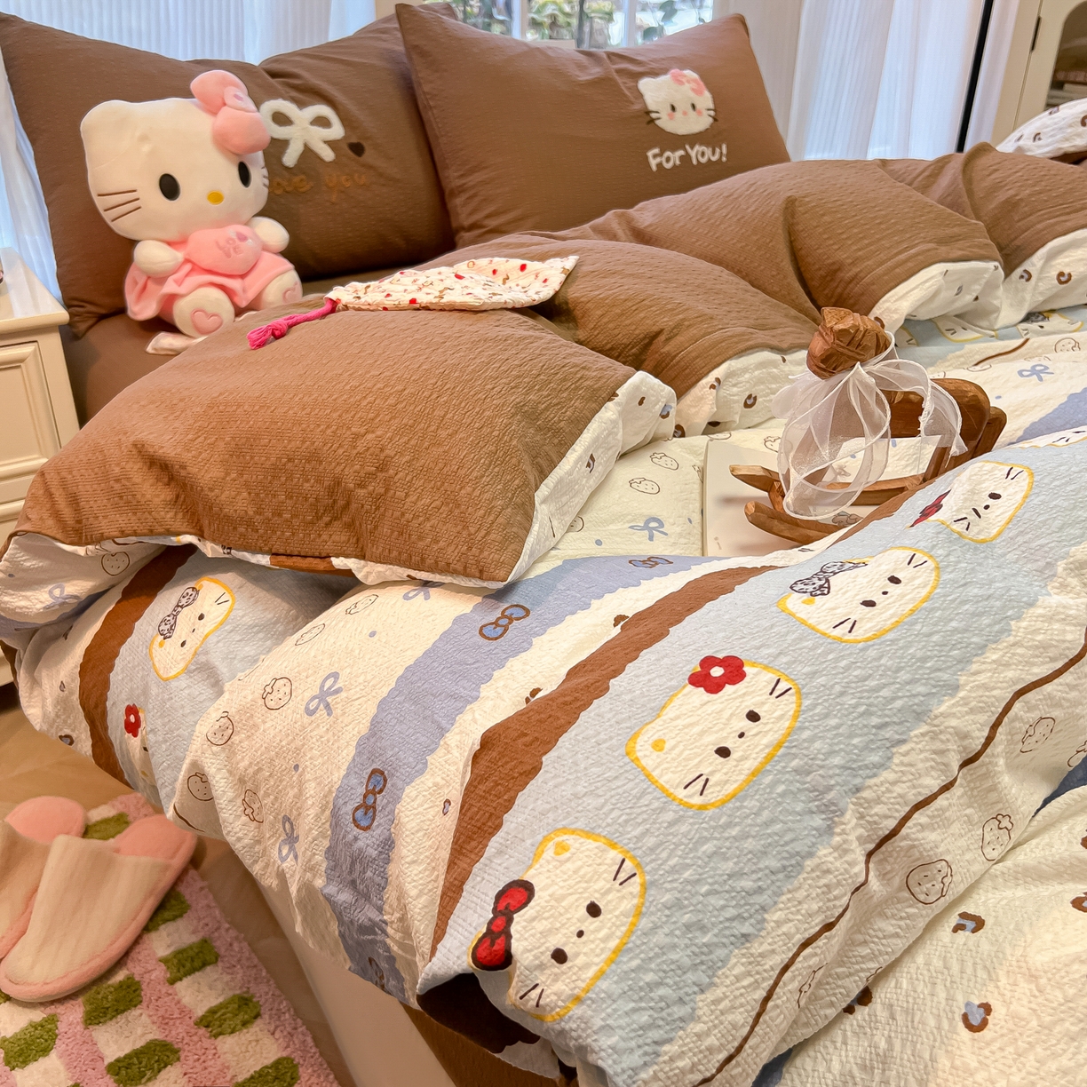 91家纺网 家纺一手货源 找家纺 韩巢家纺 2026新款泡芙纱费尔岛毛巾绣四件套 可可小猫条-毛巾绣