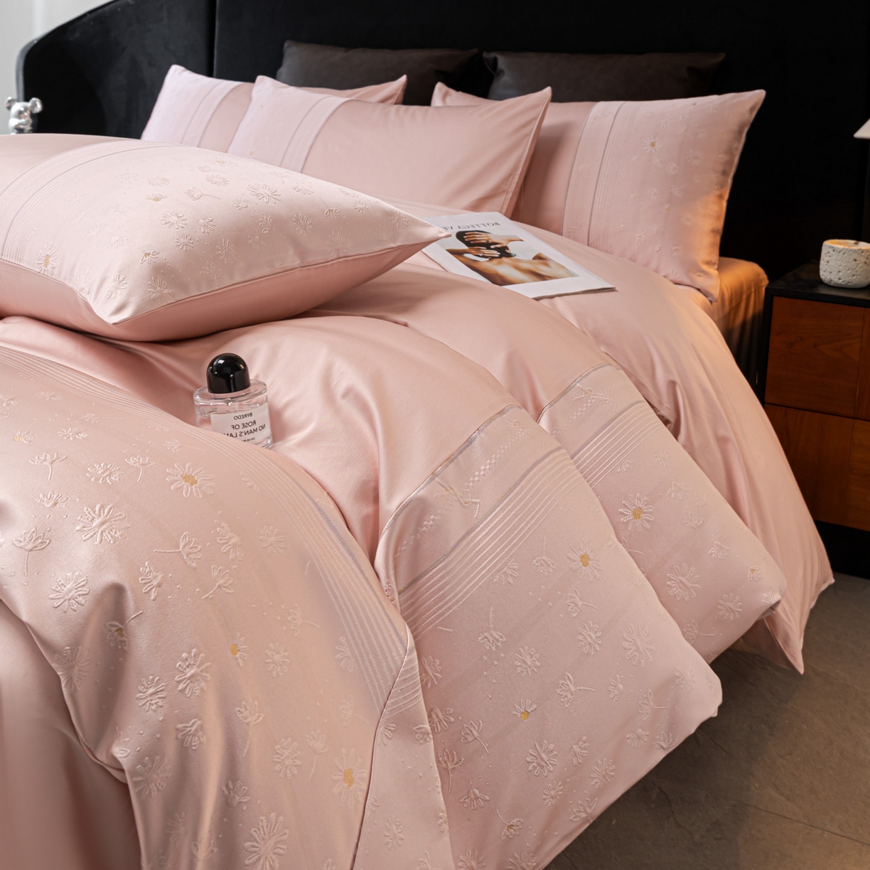 91家纺网 家纺一手货源 找家纺 女子家纺 2026春夏新款全棉纯棉刺绣拼角四件套-缦悦系列 缦悦-嫩粉色