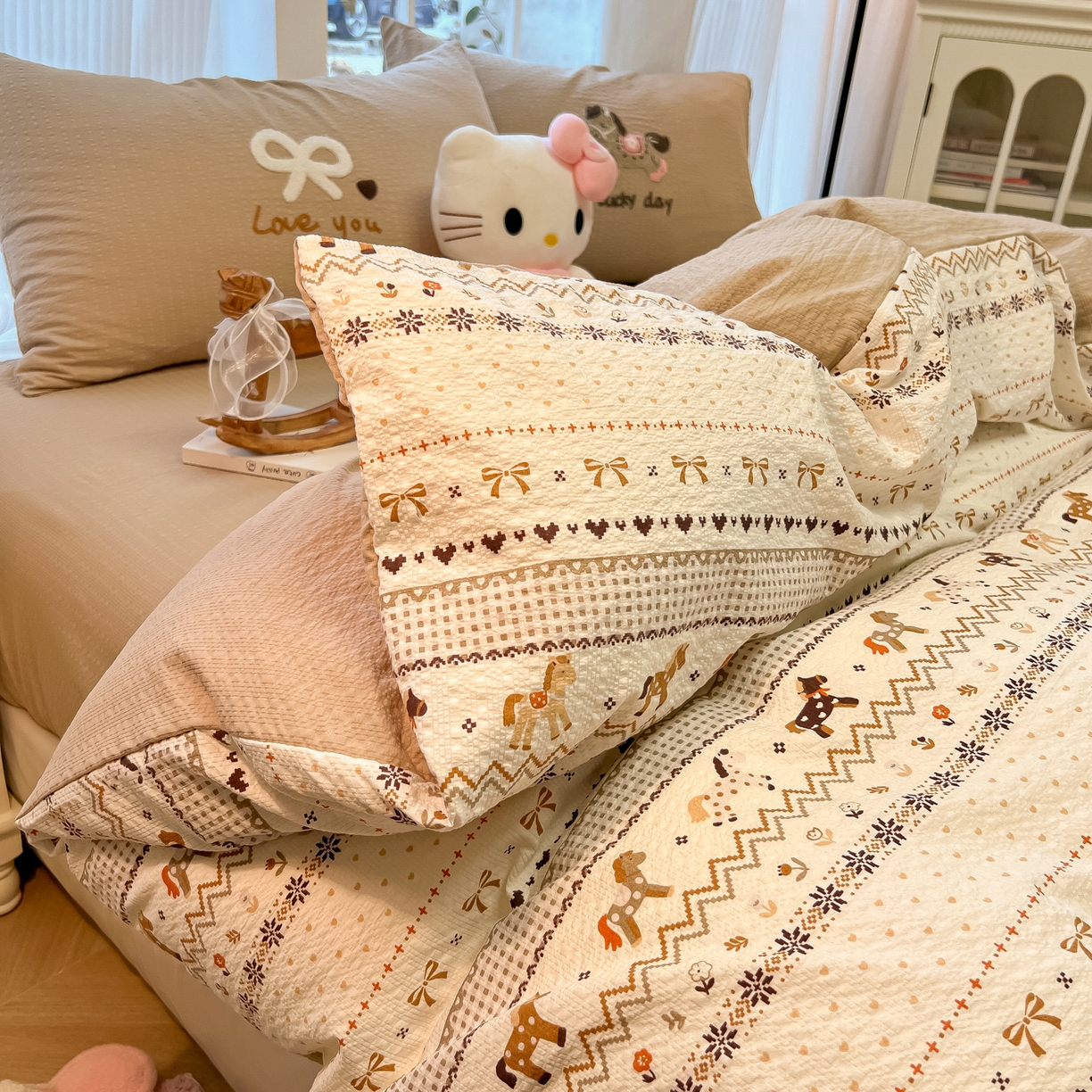 韩巢家纺 2026新款泡芙纱费尔岛毛巾绣四件套 栗色木马纹-毛巾绣