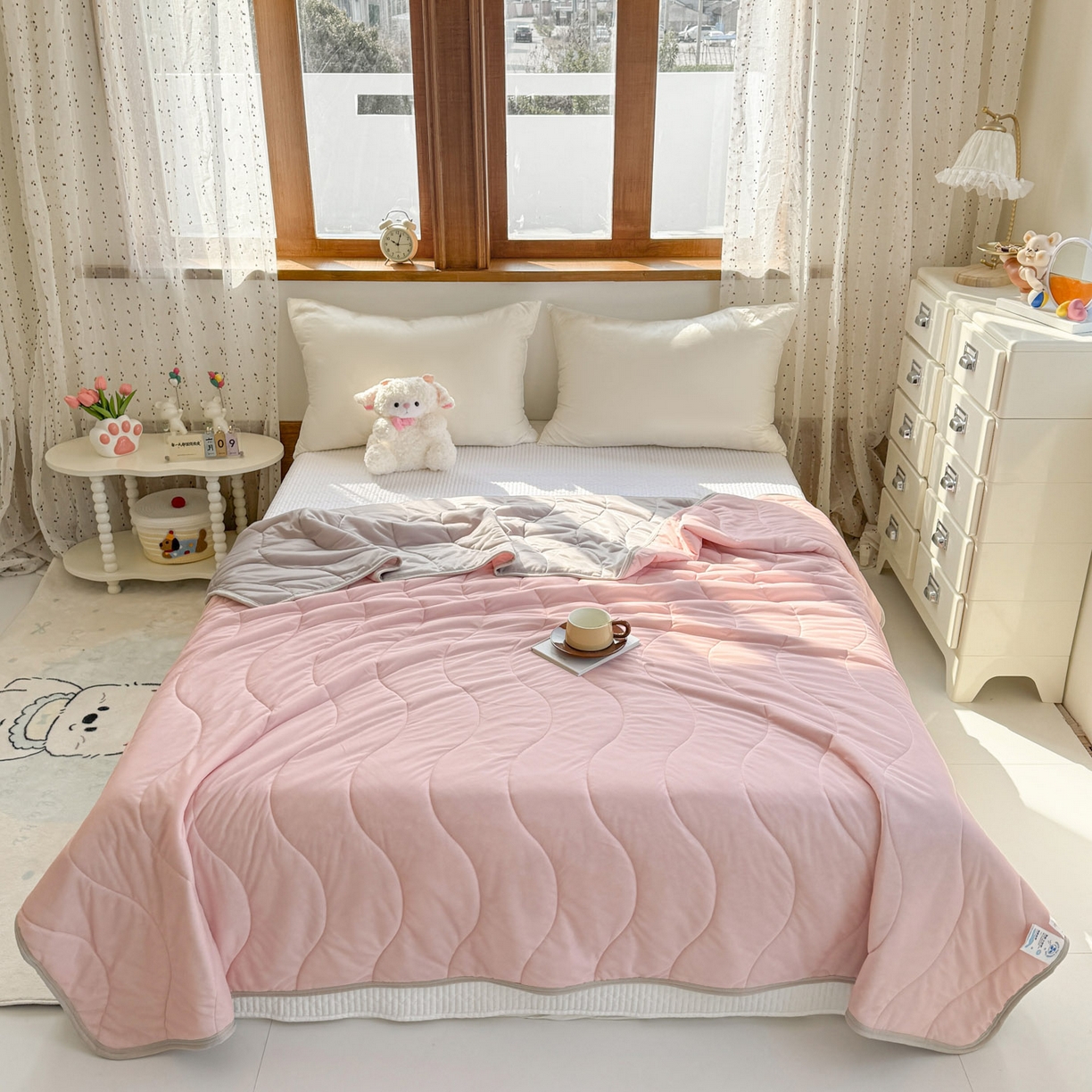 91家纺网 家纺一手货源 找家纺 默忆 2026春夏新款绗缝冰激凌凉感丝夏被夏凉被空调被 粉玉灰