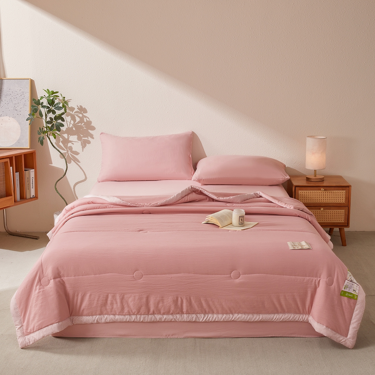 91家纺网 家纺一手货源 找家纺 罗布斯 2026新款高克重纯色简约风小清新花卉风水洗棉空调被夏被100%新疆棉花夏凉被（买家秀加微) 豆沙粉