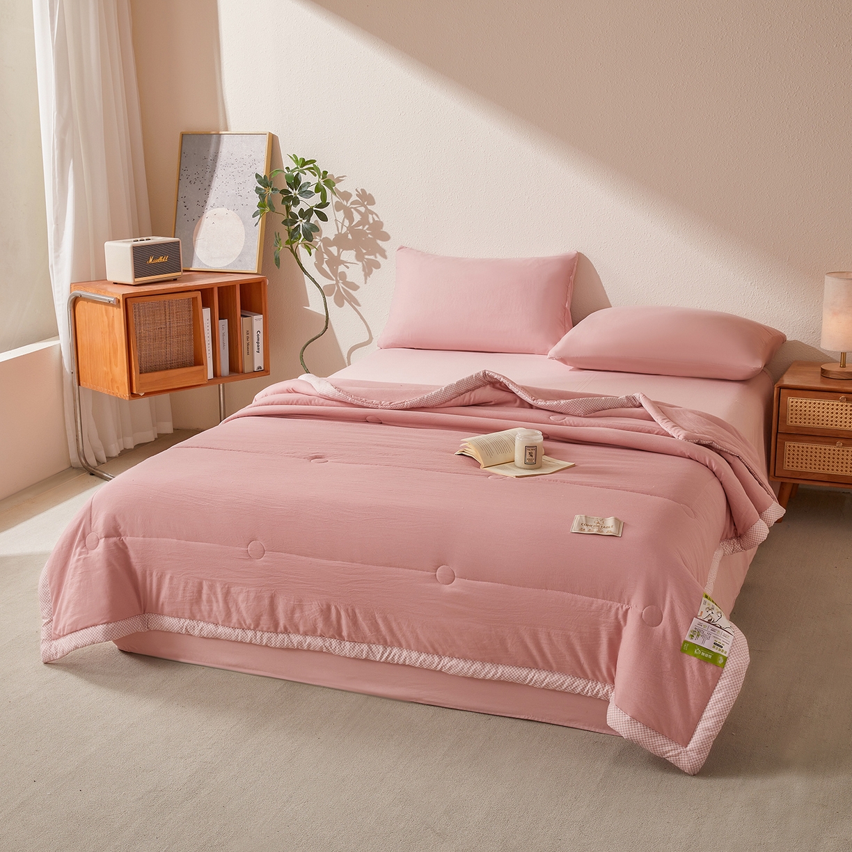 91家纺网 家纺一手货源 找家纺 罗布斯 2026新款高克重纯色简约风小清新花卉风水洗棉空调被夏被100%新疆棉花夏凉被（买家秀加微) 豆沙粉