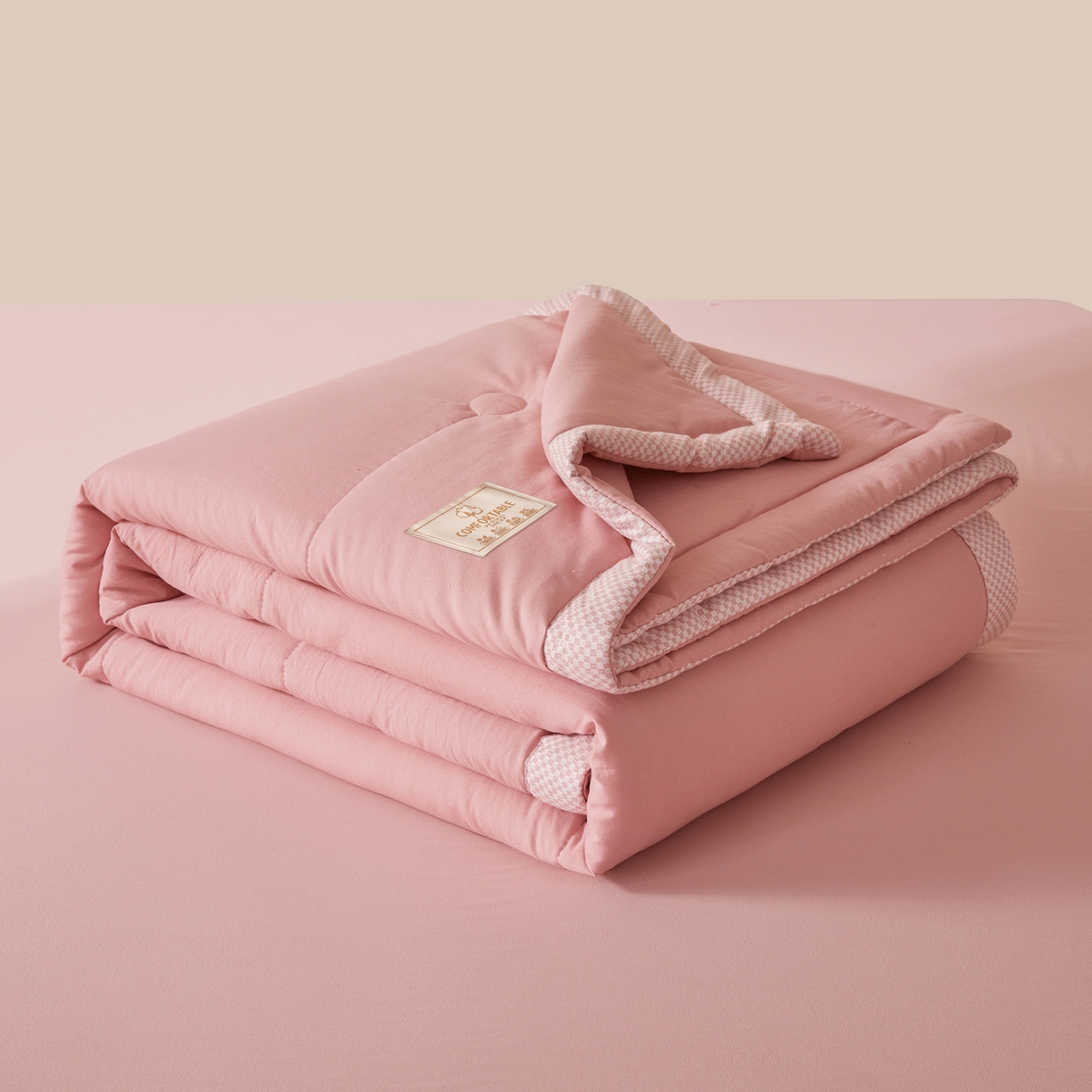 91家纺网 家纺一手货源 找家纺 罗布斯 2026新款高克重纯色简约风小清新花卉风水洗棉空调被夏被100%新疆棉花夏凉被（买家秀加微) 豆沙粉