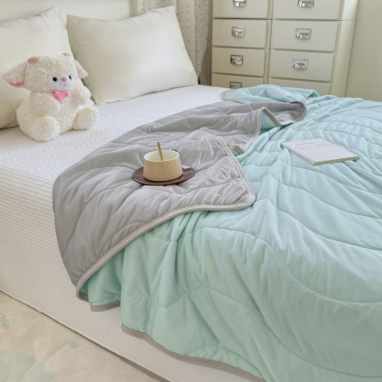 91家纺网 家纺一手货源 找家纺 默忆 2026春夏新款绗缝冰激凌凉感丝夏被夏凉被空调被 橄榄绿