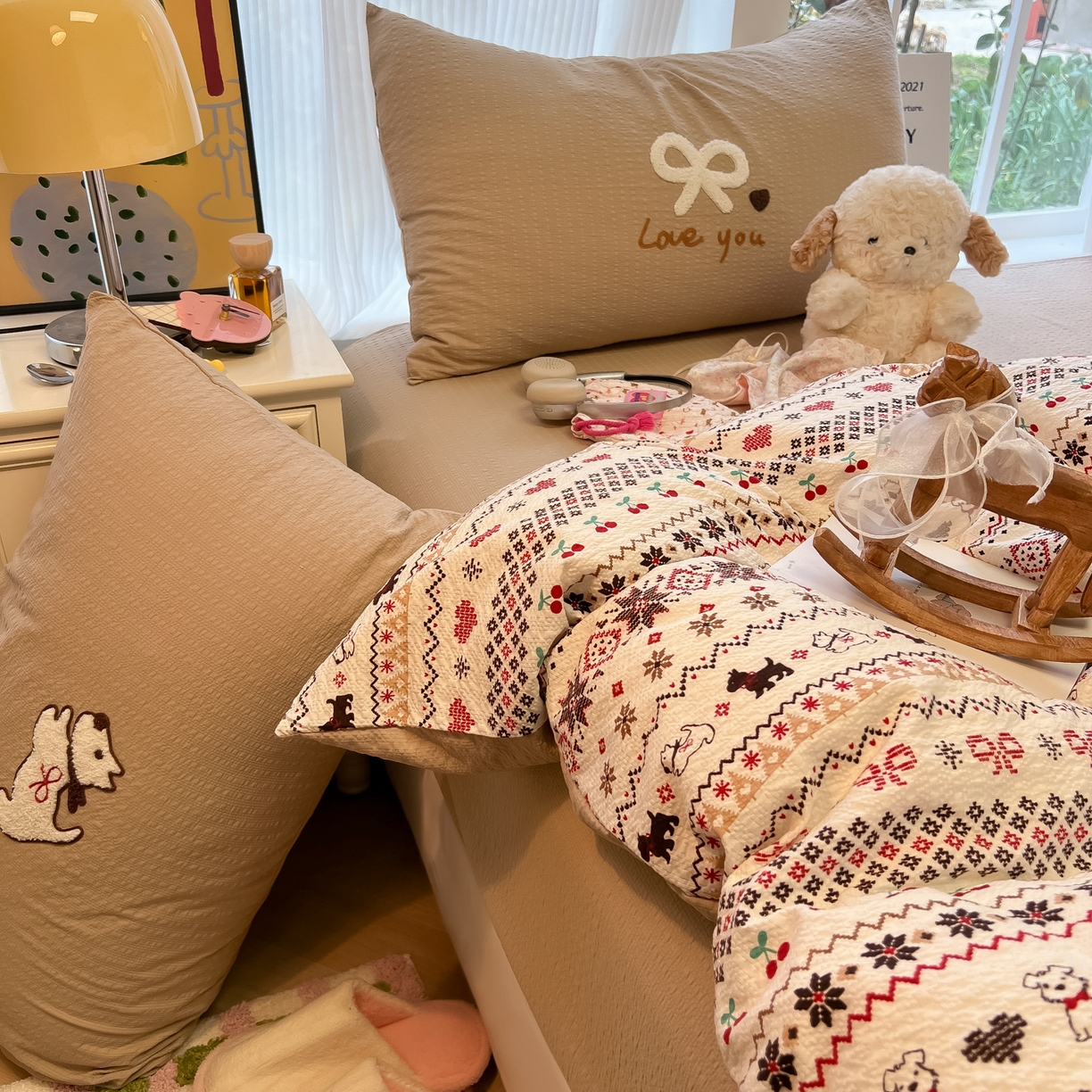 91家纺网 家纺一手货源 找家纺 韩巢家纺 2026新款泡芙纱费尔岛毛巾绣四件套 萌物条条-毛巾绣