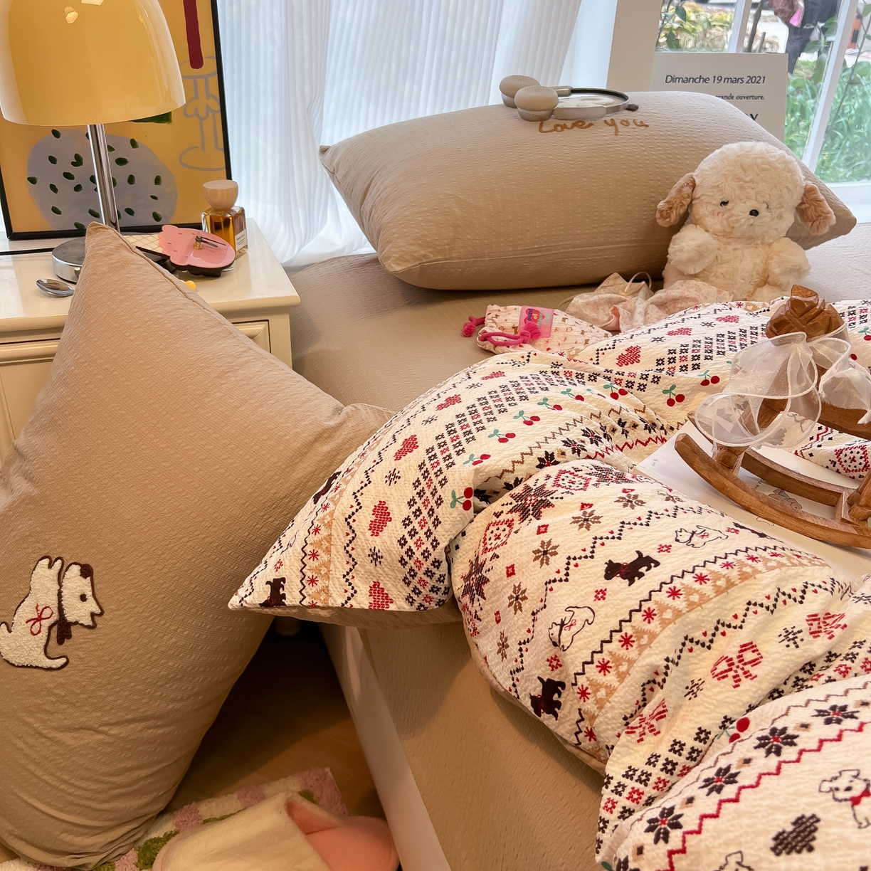 91家纺网 家纺一手货源 找家纺 韩巢家纺 2026新款泡芙纱费尔岛毛巾绣四件套 萌物条条-毛巾绣