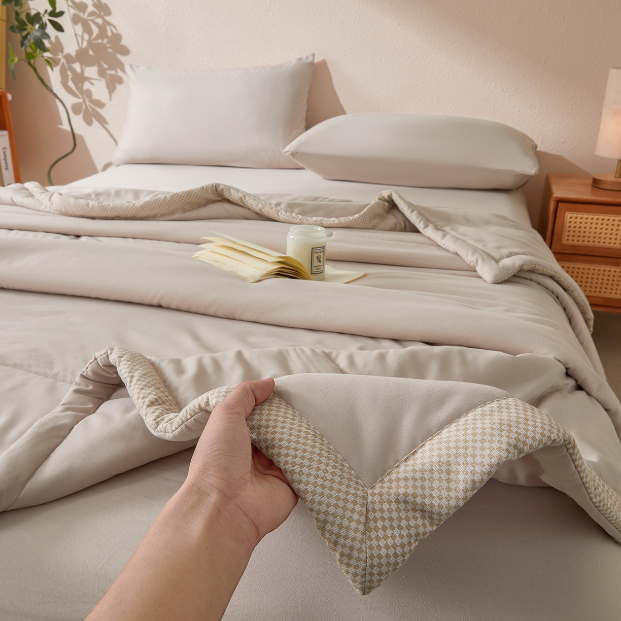 91家纺网 家纺一手货源 找家纺 罗布斯 2026新款高克重纯色简约风小清新花卉风水洗棉空调被夏被100%新疆棉花夏凉被（买家秀加微) 卡其