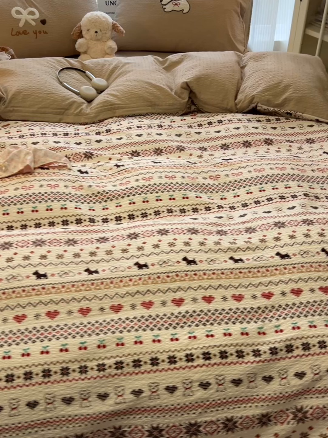 91家纺网 家纺一手货源 找家纺 韩巢家纺 2026新款泡芙纱费尔岛毛巾绣四件套 萌物条条-毛巾绣