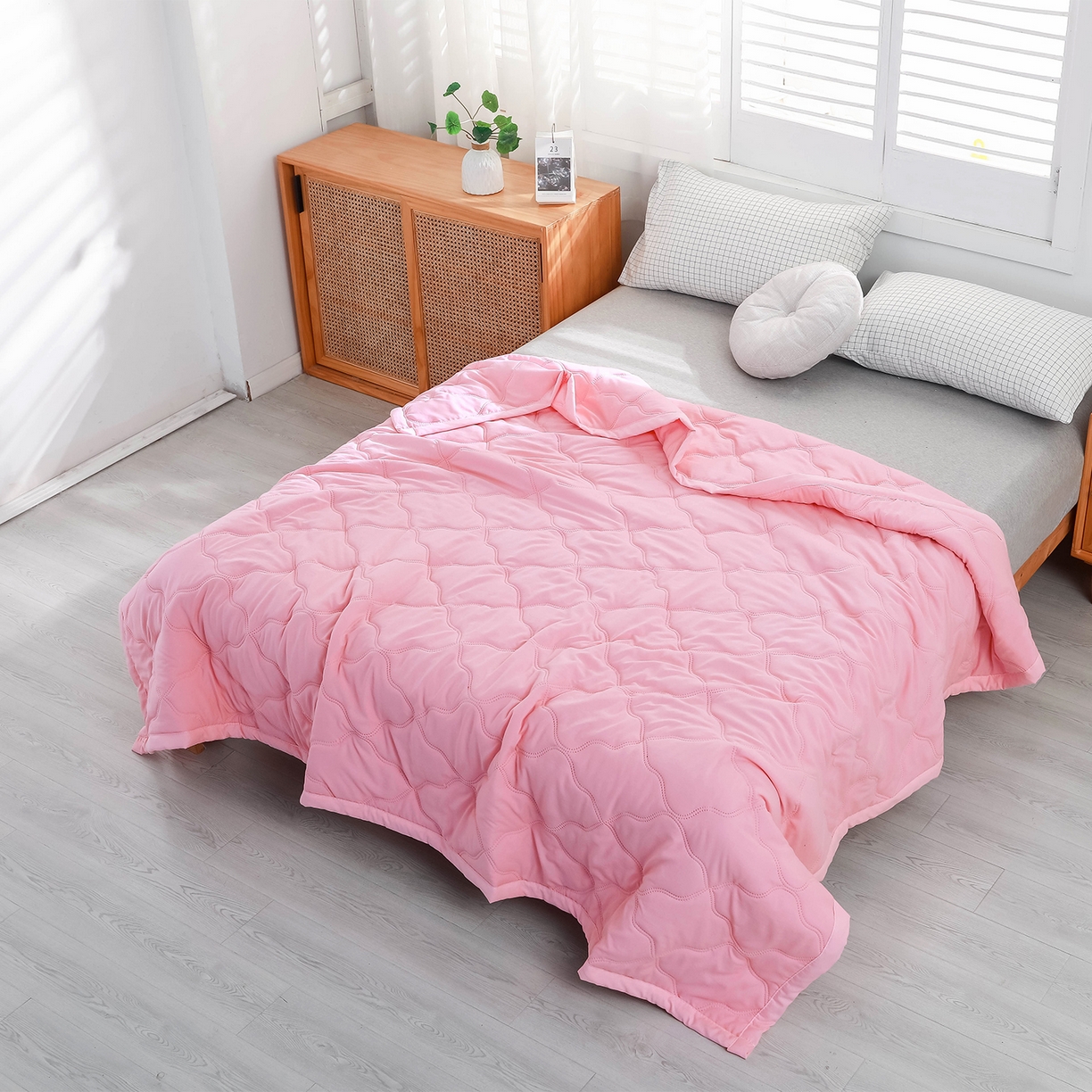 91家纺网 家纺一手货源 找家纺 （总）悦织湾家纺 2026新款超声波夏被纯色水洗棉夏凉被批发赠品礼品被供货