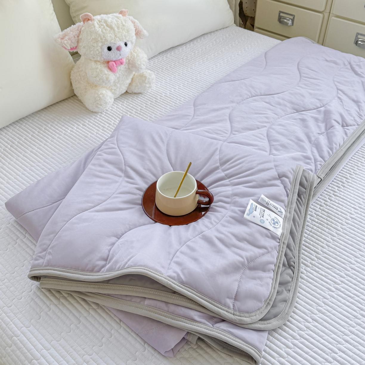 91家纺网 家纺一手货源 找家纺 默忆 2026春夏新款绗缝冰激凌凉感丝夏被夏凉被空调被 暮山紫