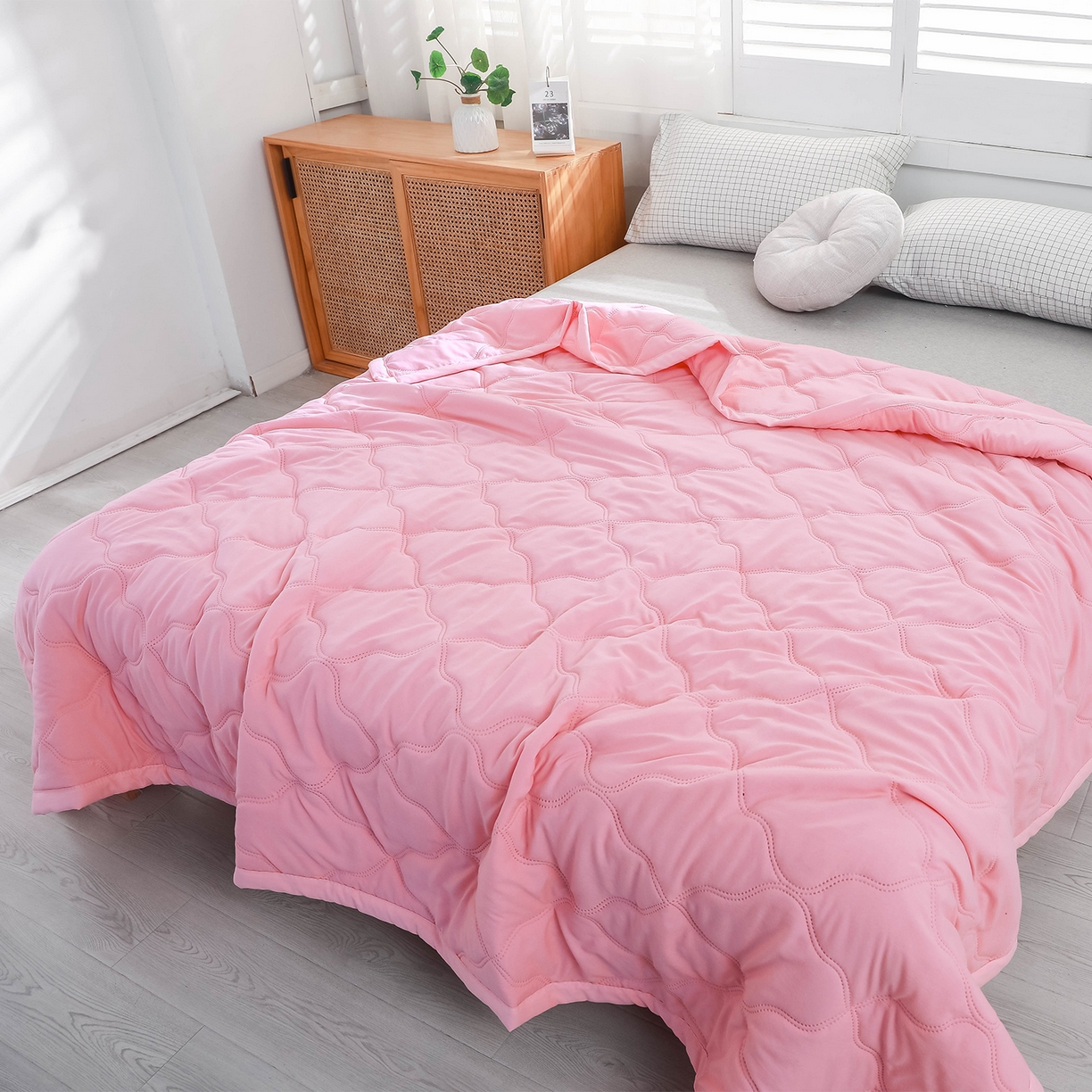 91家纺网 家纺一手货源 找家纺 （总）悦织湾家纺 2026新款超声波夏被纯色水洗棉夏凉被批发赠品礼品被供货