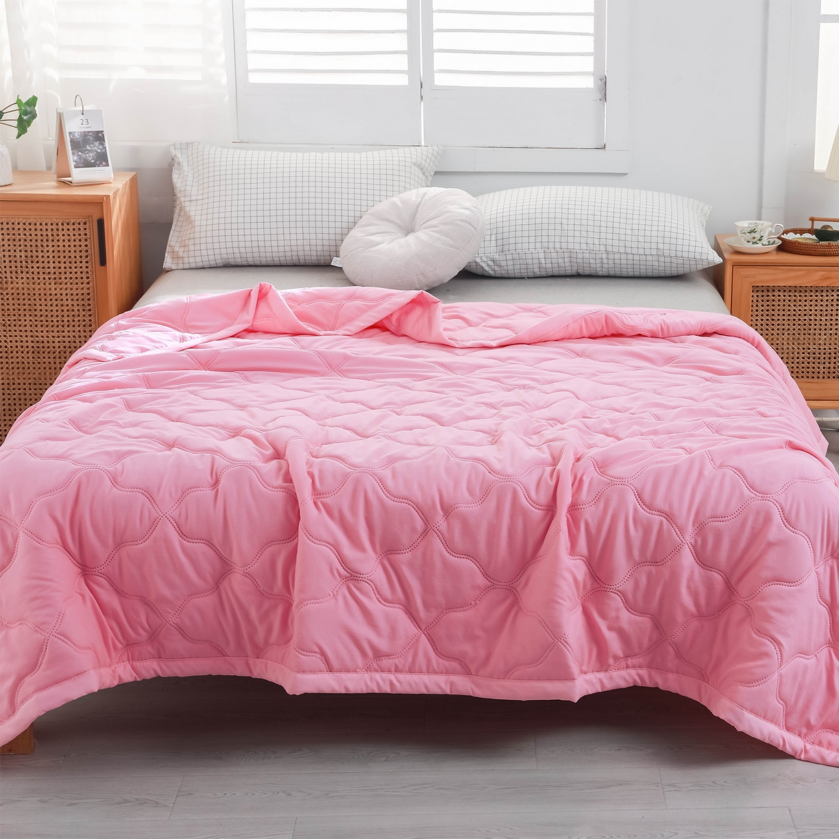 91家纺网 家纺一手货源 找家纺 （总）悦织湾家纺 2026新款超声波夏被纯色水洗棉夏凉被批发赠品礼品被供货