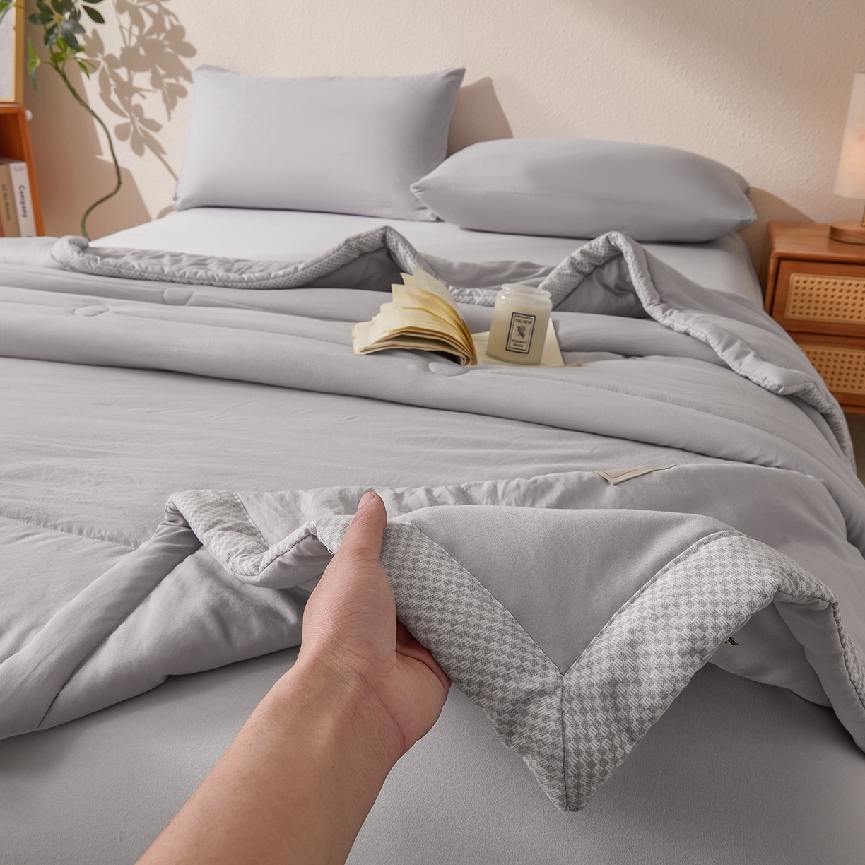 91家纺网 家纺一手货源 找家纺 罗布斯 2026新款高克重纯色简约风小清新花卉风水洗棉空调被夏被100%新疆棉花夏凉被（买家秀加微) 星辰灰