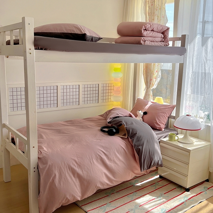 91家纺网 家纺一手货源 找家纺 缦绣阁家纺 2026新款无印风纯色纯棉四件套全棉被套床单床笠被罩学生宿舍上下铺三件套床上用品 浅豆沙石墨灰