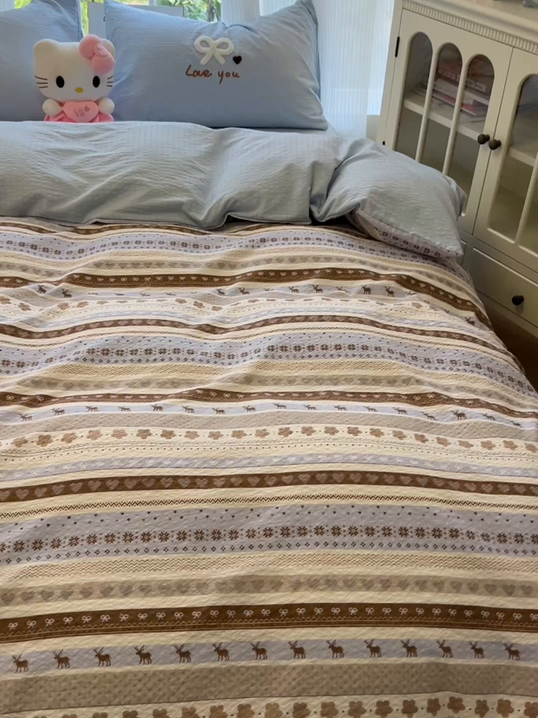 91家纺网 家纺一手货源 找家纺 韩巢家纺 2026新款泡芙纱费尔岛毛巾绣四件套 小鹿织锦-毛巾绣