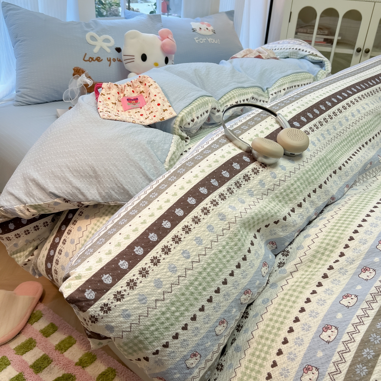 91家纺网 家纺一手货源 找家纺 韩巢家纺 2026新款泡芙纱费尔岛毛巾绣四件套 小猫集-蓝-毛巾绣