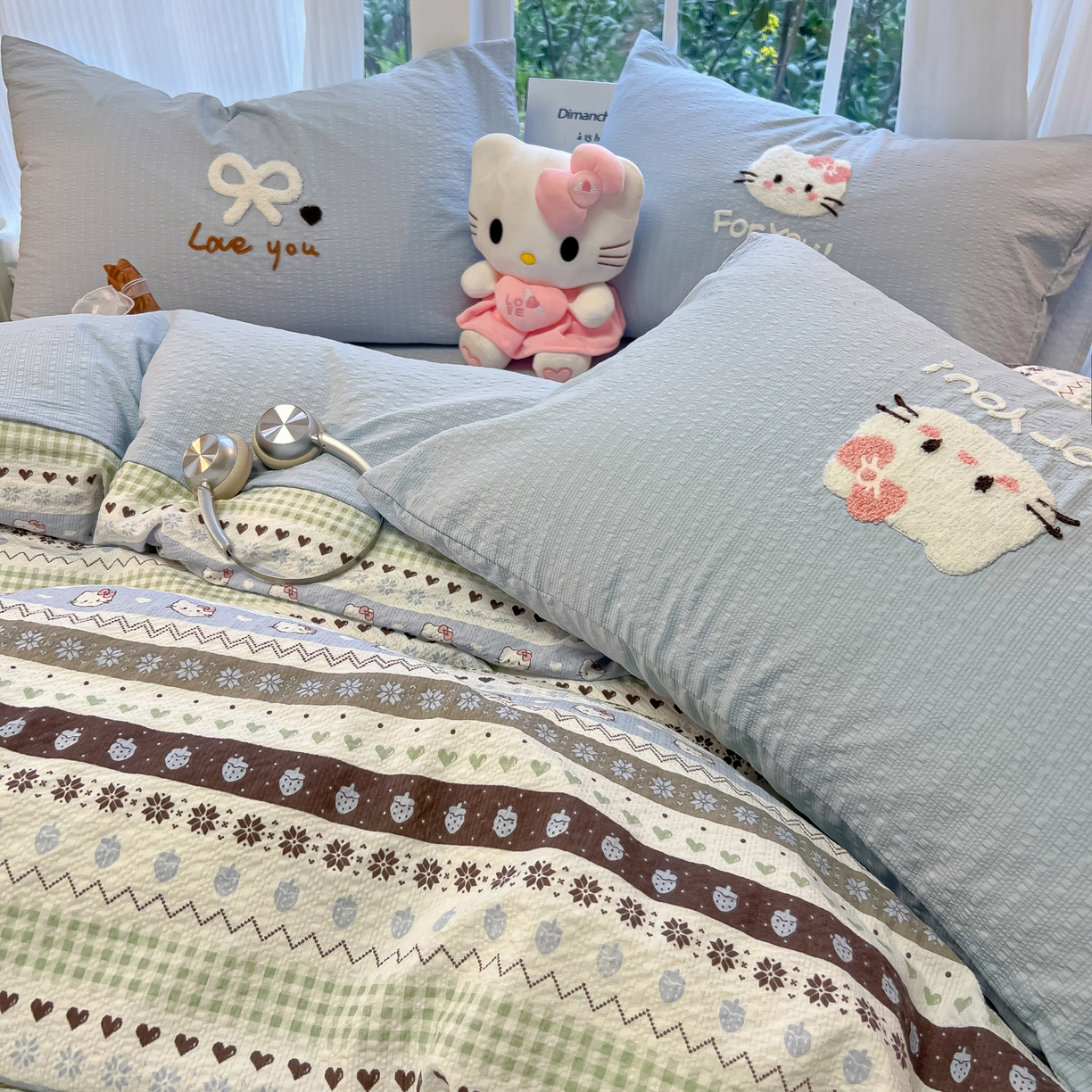 91家纺网 家纺一手货源 找家纺 韩巢家纺 2026新款泡芙纱费尔岛毛巾绣四件套 小猫集-蓝-毛巾绣