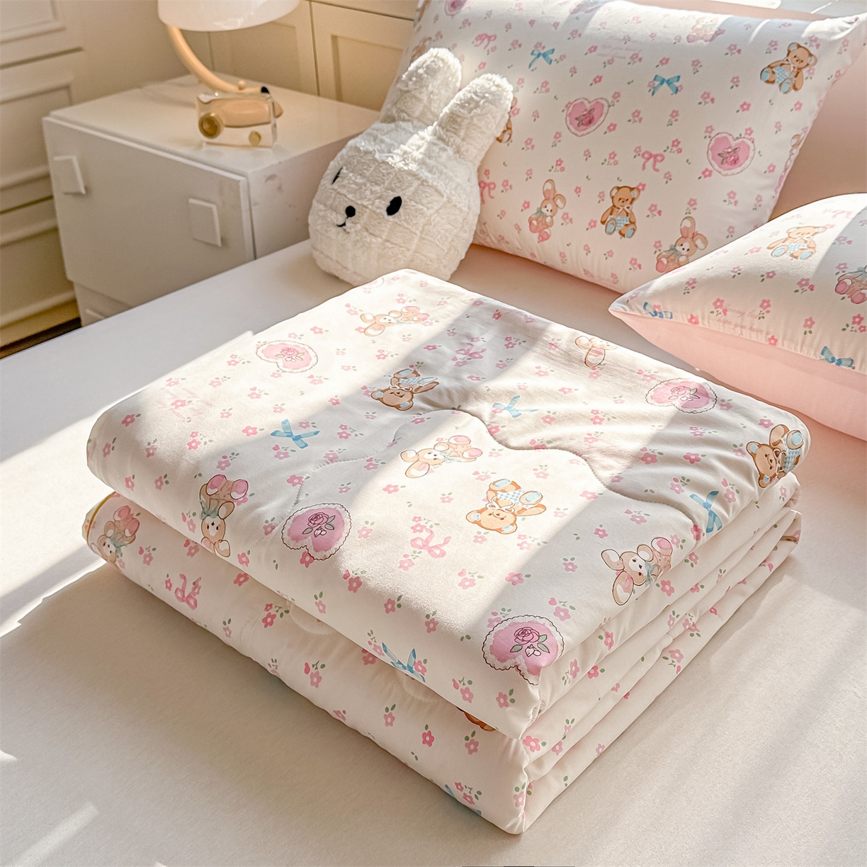 91家纺网 家纺一手货源 找家纺 招财星家纺 2026新款A类水洗棉皱绉纱夏被空调被印花夏凉被子被芯（带质检报告买家秀） 玫瑰熊