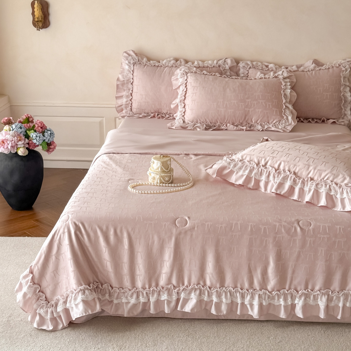 91家纺网 家纺一手货源 找家纺 （总）迪梦姿家纺 2026新款春意真丝提花蕾丝款夏被四件套